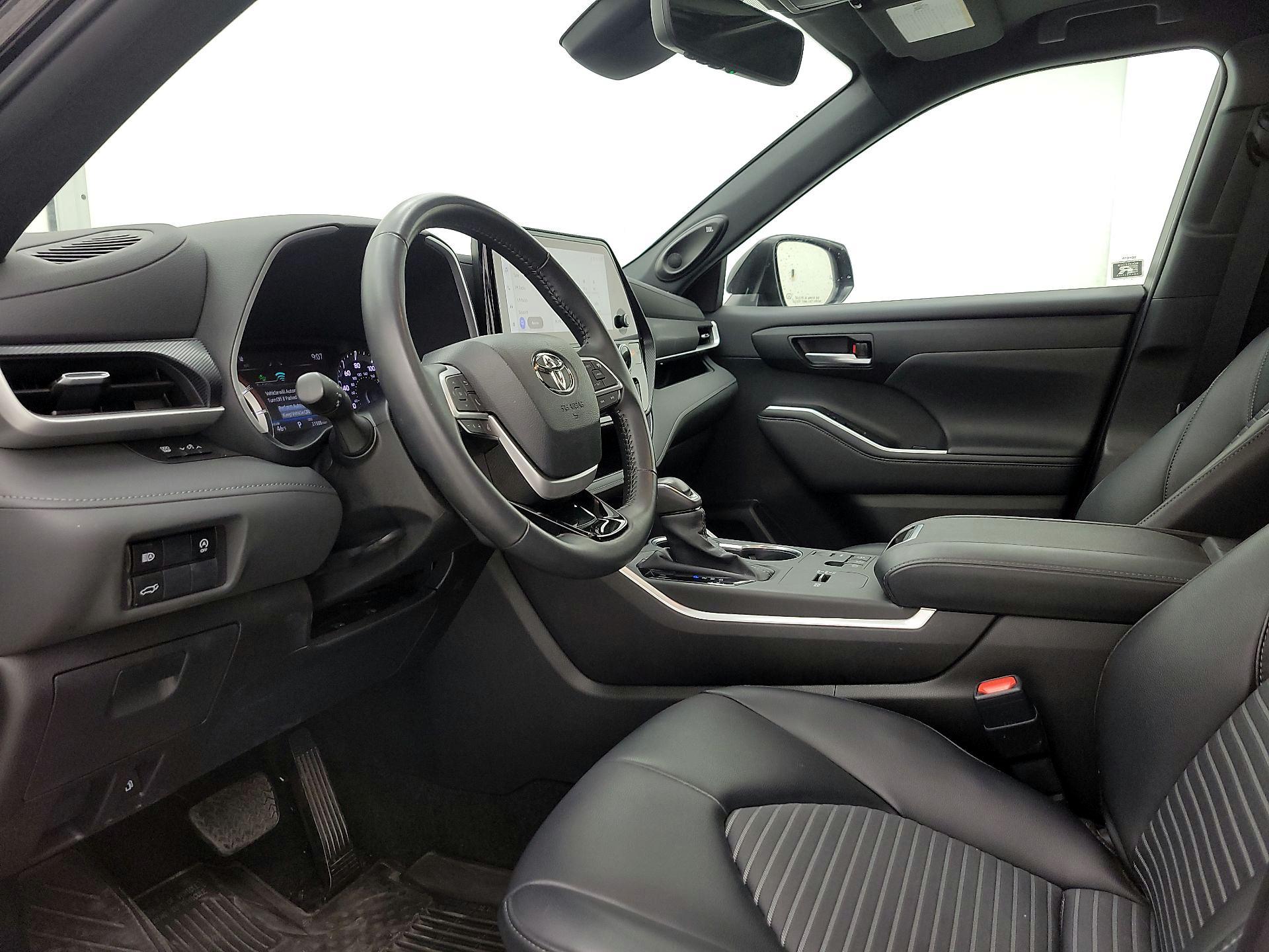 Thumbnail: 2024 Toyota Highlander - 11