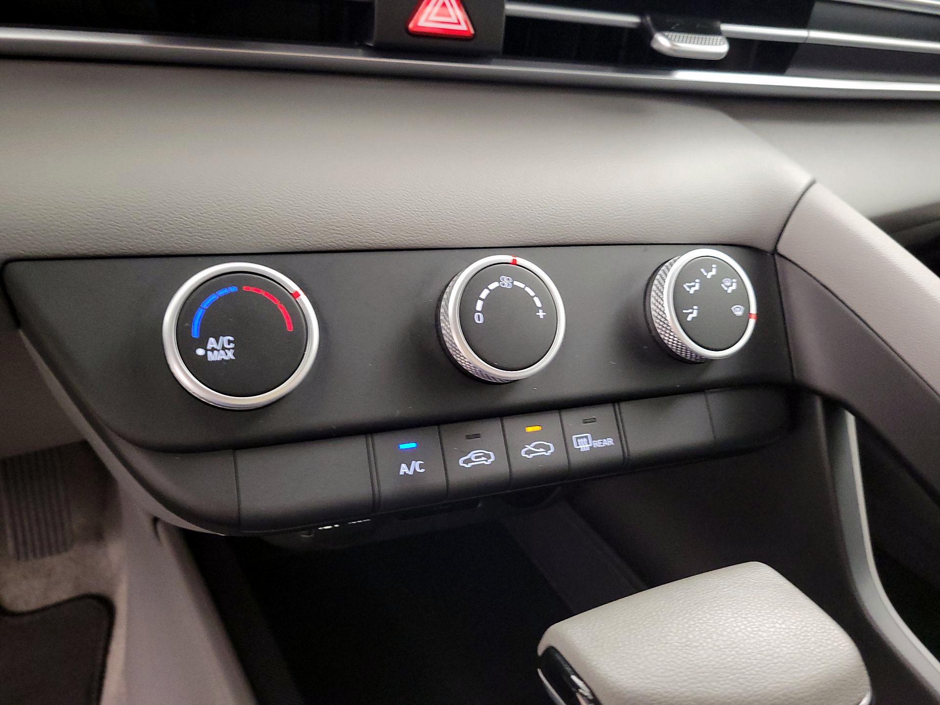 Thumbnail: 2024 Hyundai Elantra - 15