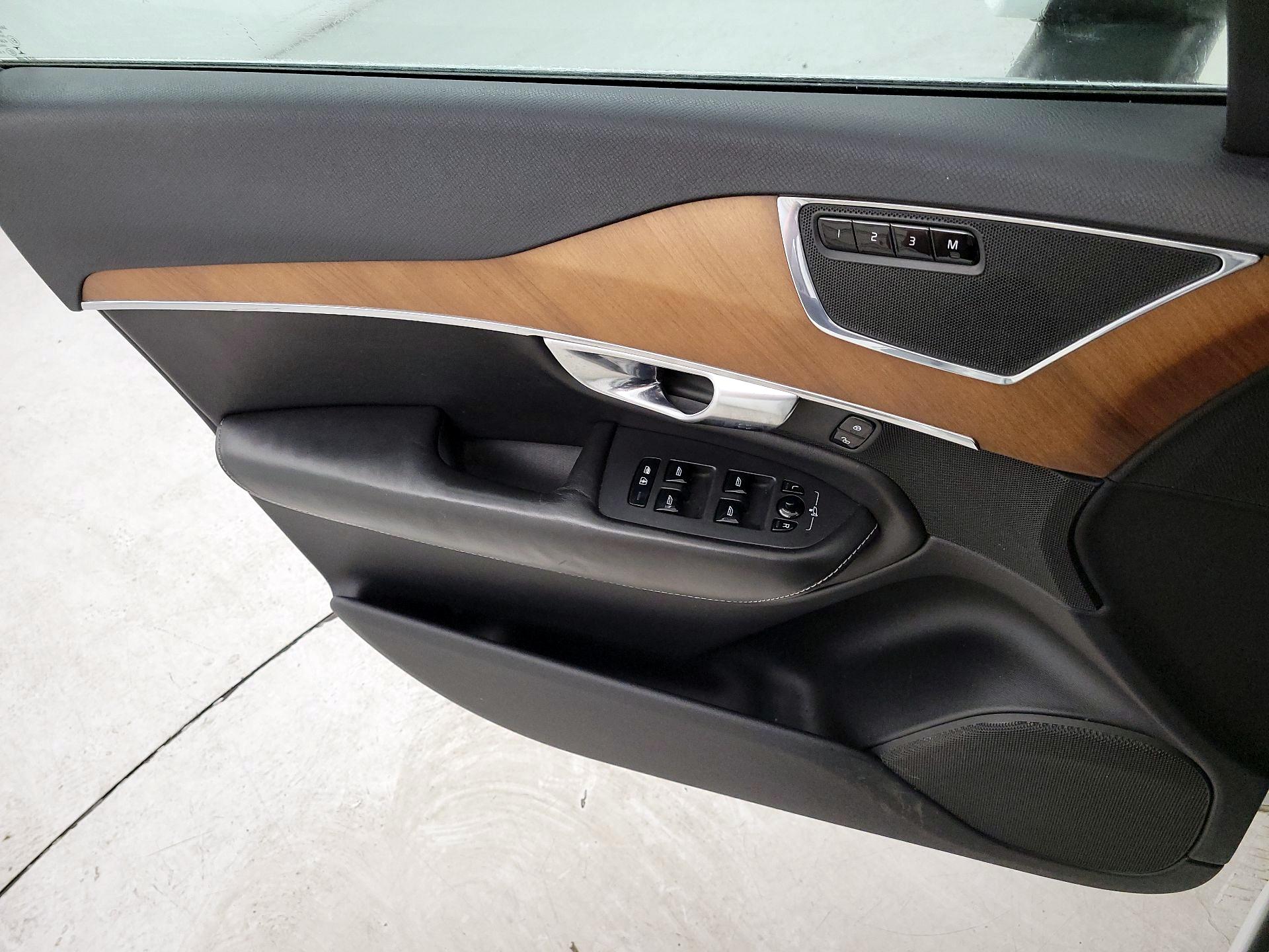 Thumbnail: 2017 Volvo XC90 - 12