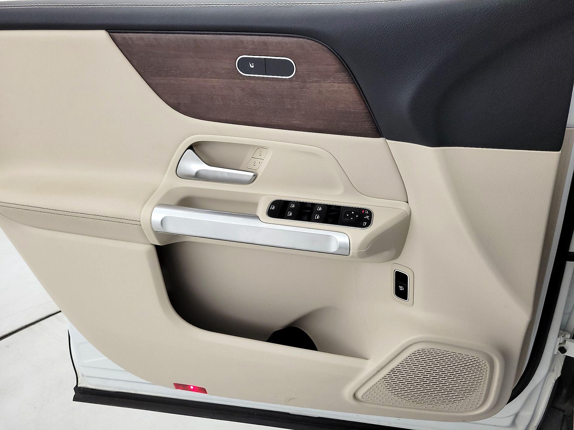 Thumbnail: 2022 Mercedes-Benz GLB - 12