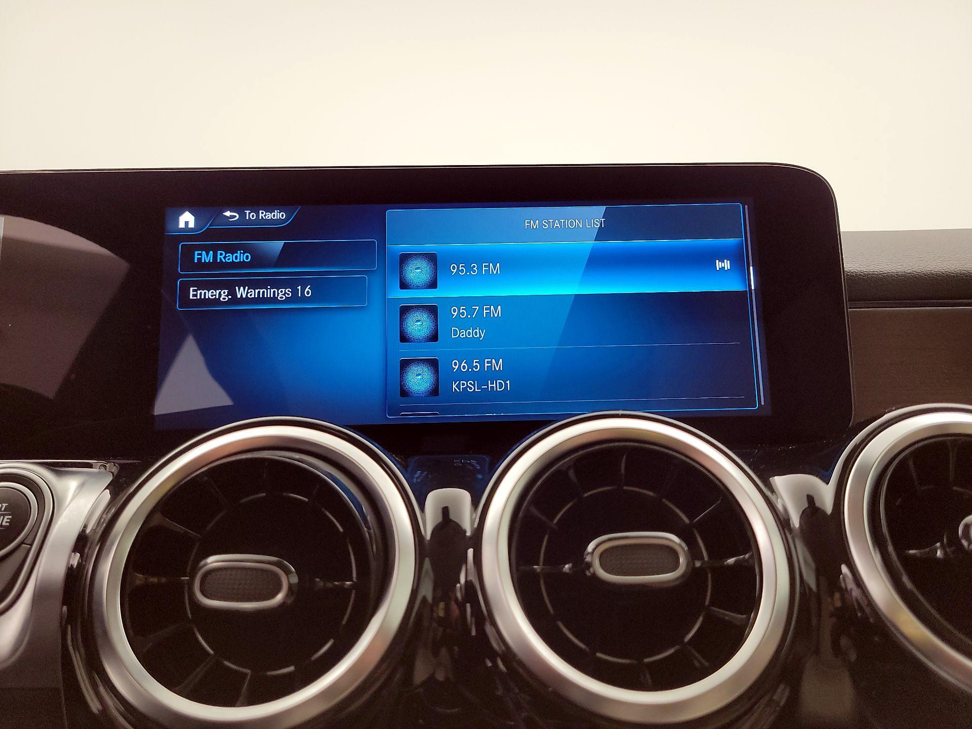 Thumbnail: 2022 Mercedes-Benz GLB - 15