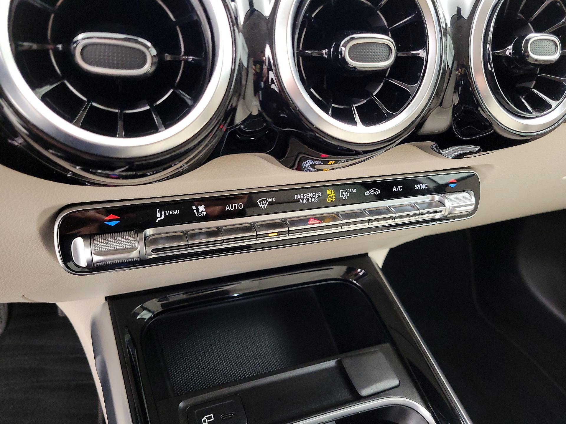 Thumbnail: 2022 Mercedes-Benz GLB - 16