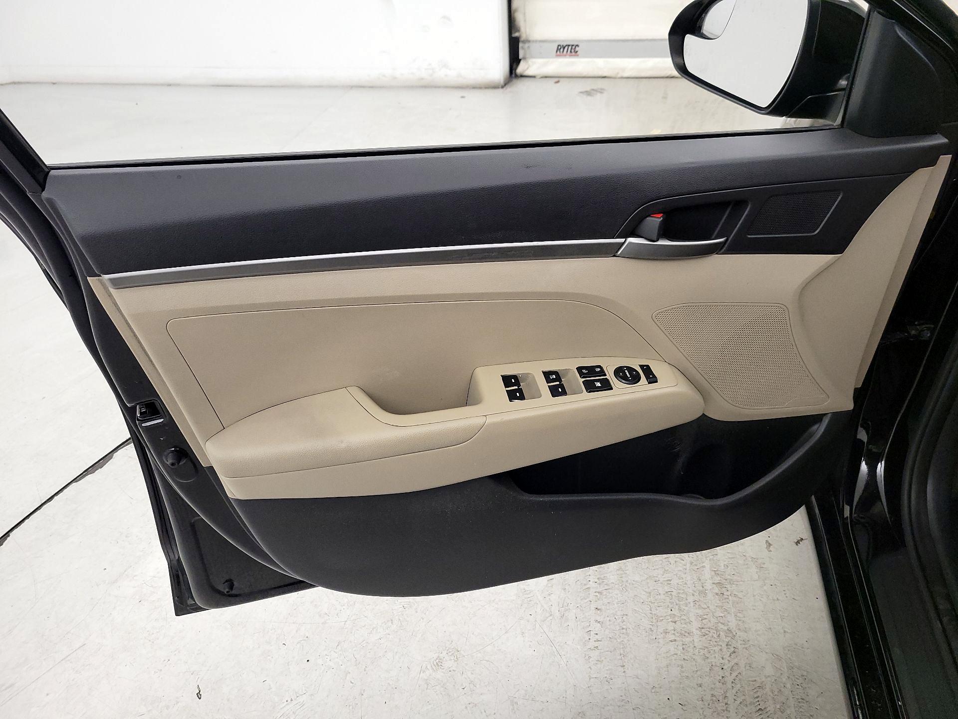 Thumbnail: 2017 Hyundai Elantra - 12