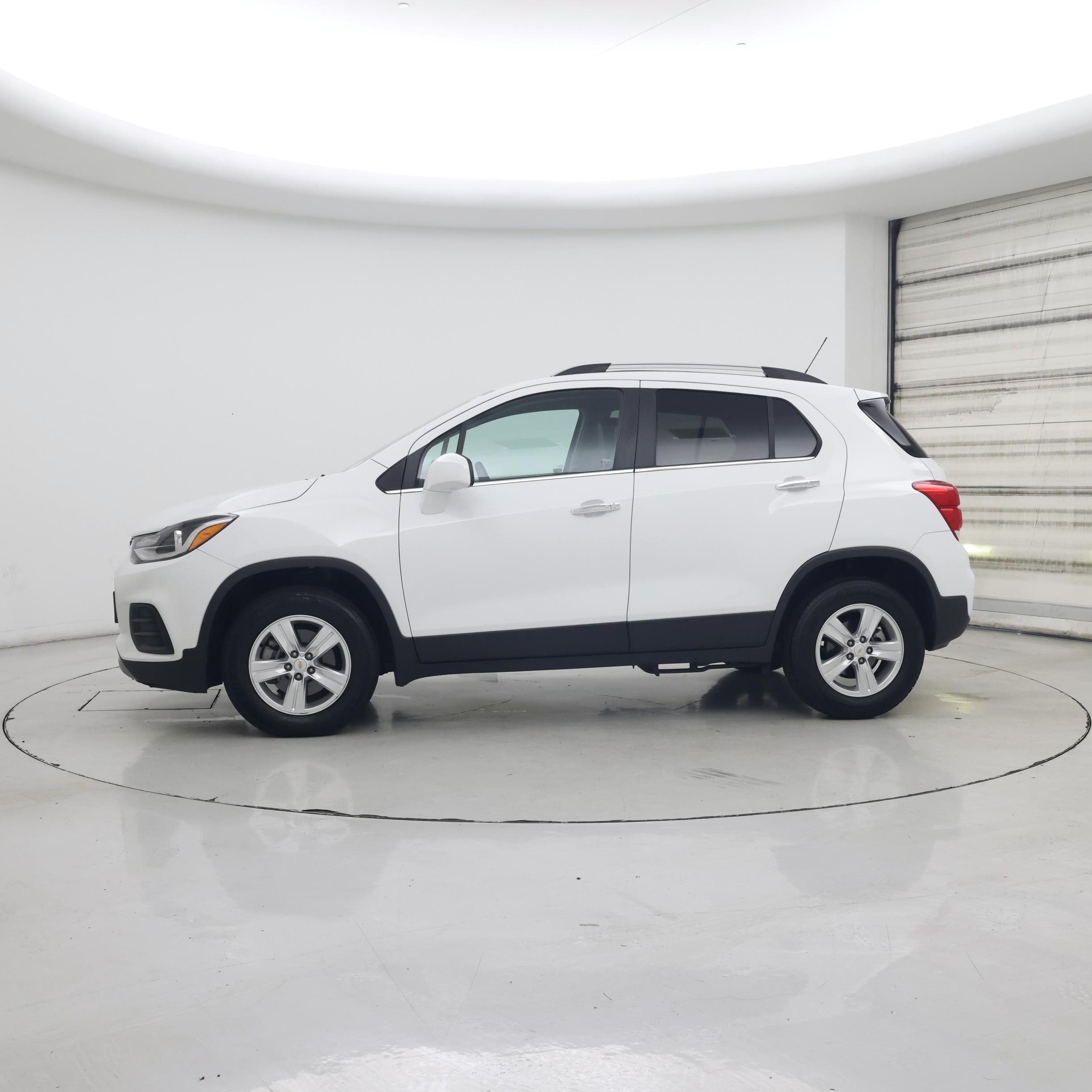 Thumbnail: 2018 Chevrolet Trax - 3