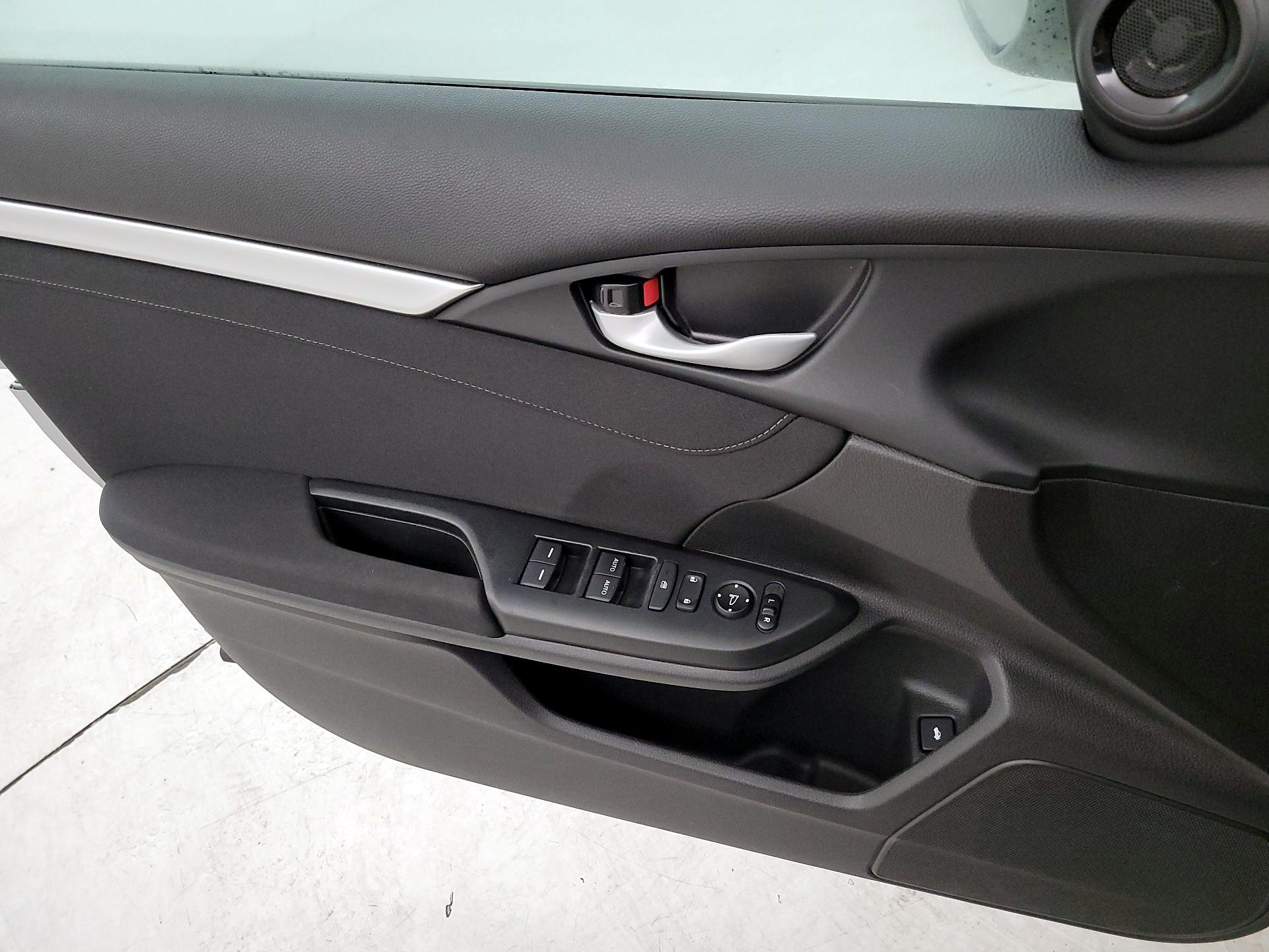 Thumbnail: 2016 Honda Civic - 12