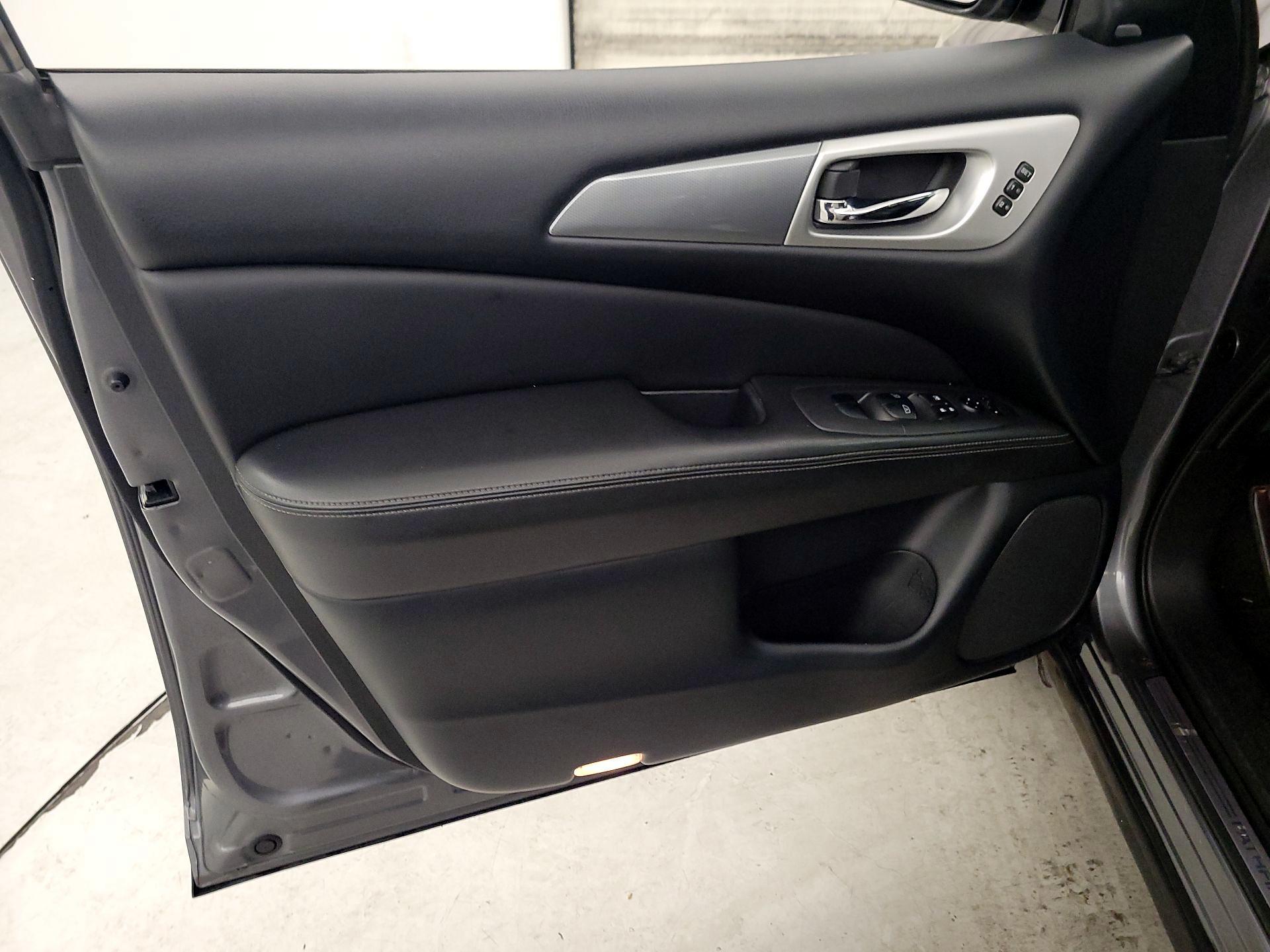 Thumbnail: 2020 Nissan Pathfinder - 12