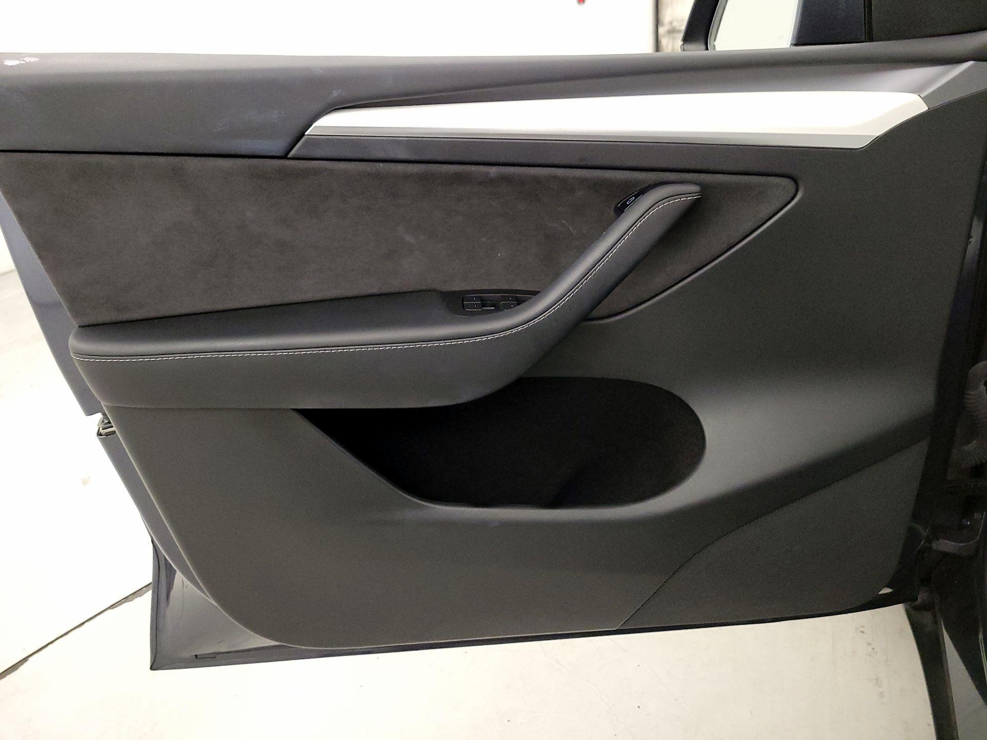 Thumbnail: 2022 Tesla Model Y - 12