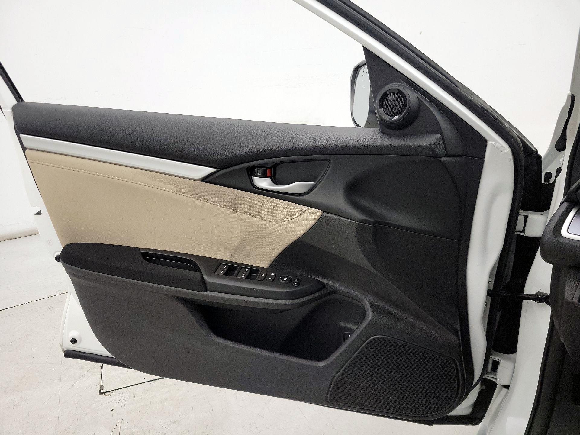 Thumbnail: 2016 Honda Civic - 12