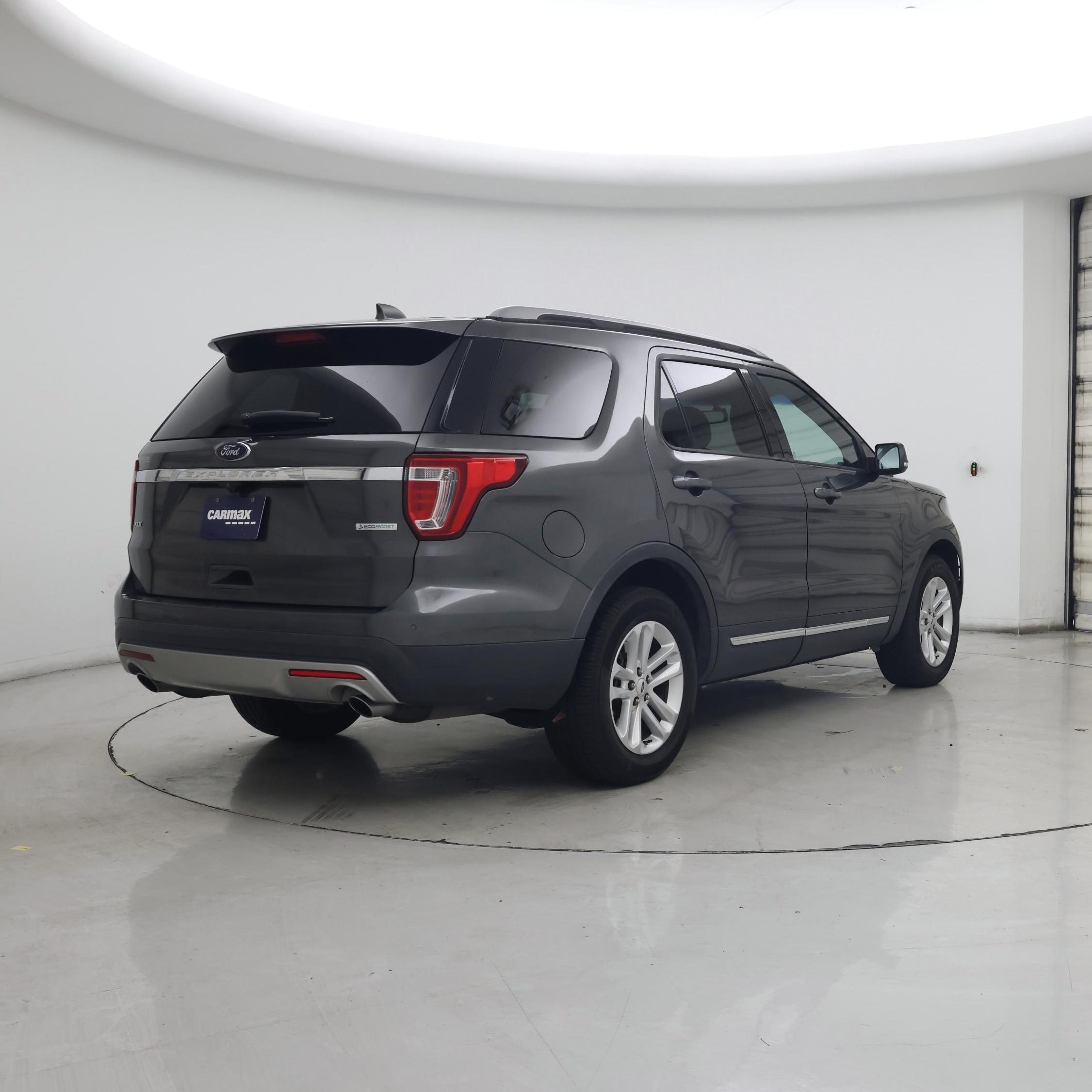 Thumbnail: 2017 Ford Explorer - 8