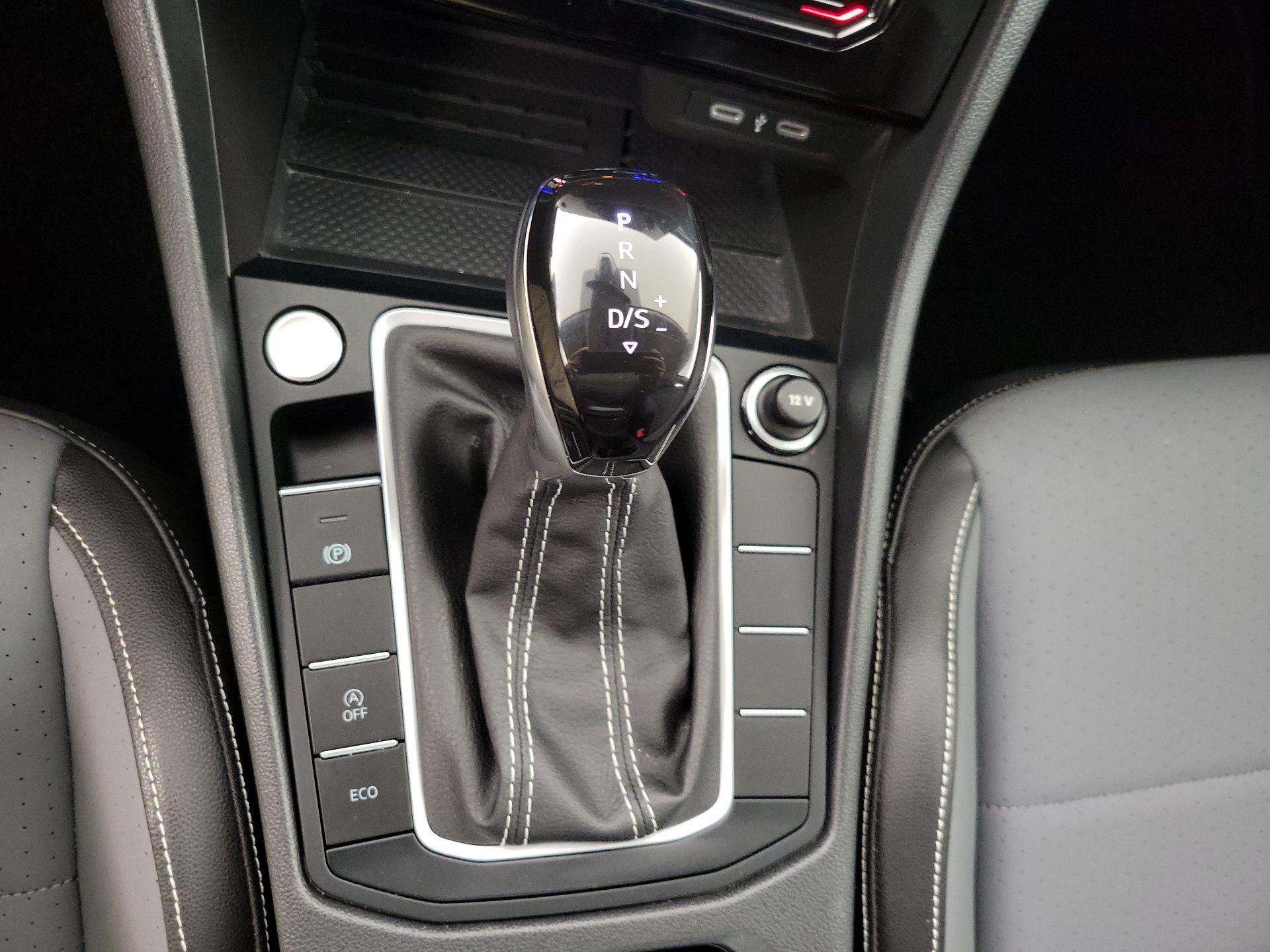 Thumbnail: 2025 Volkswagen Jetta - 16