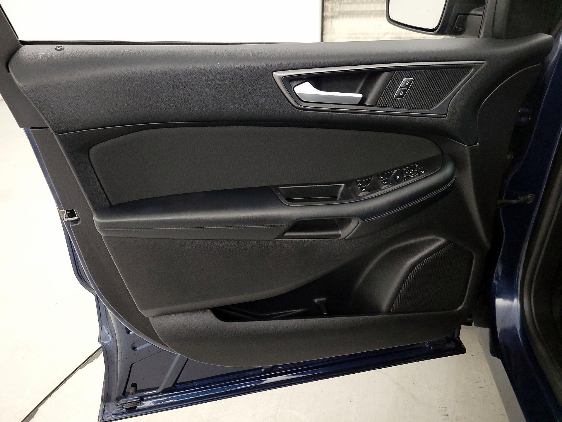 Thumbnail: 2017 Ford Edge - 12