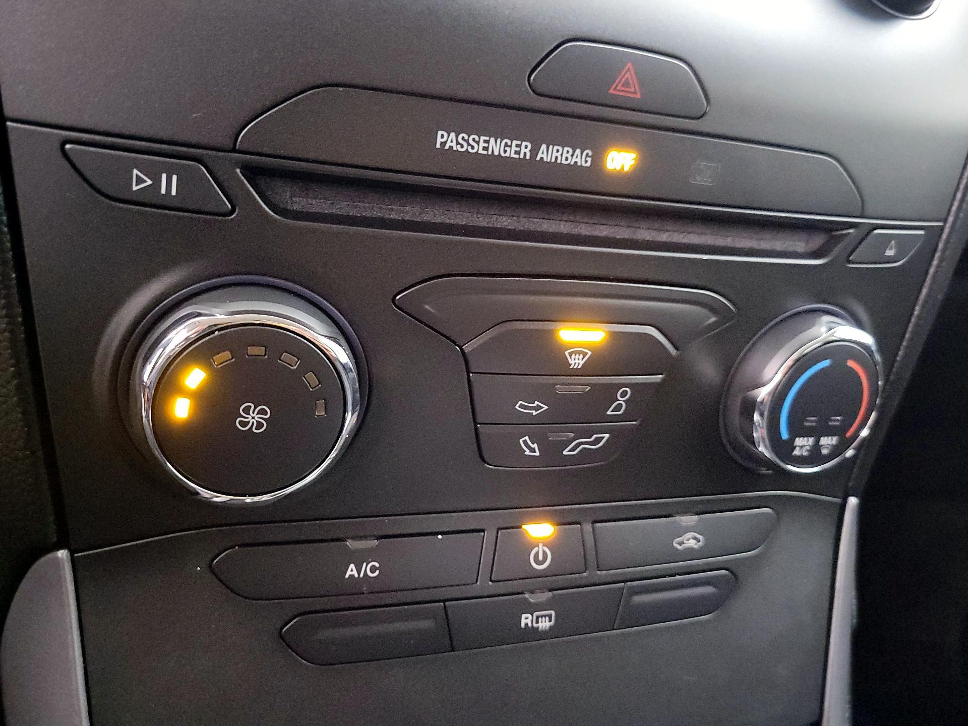 Thumbnail: 2017 Ford Edge - 15