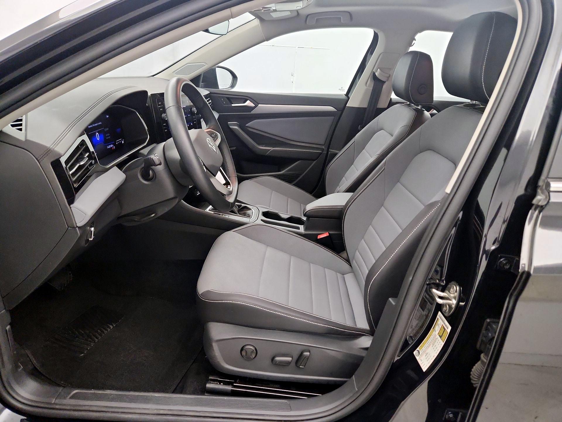 Thumbnail: 2025 Volkswagen Jetta - 11