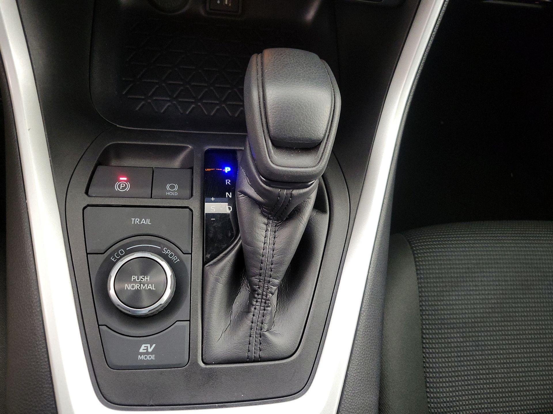 Thumbnail: 2025 Toyota RAV4 - 17