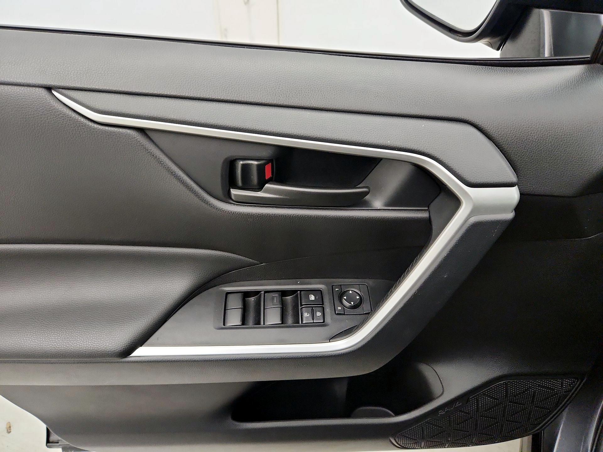 Thumbnail: 2025 Toyota RAV4 - 12