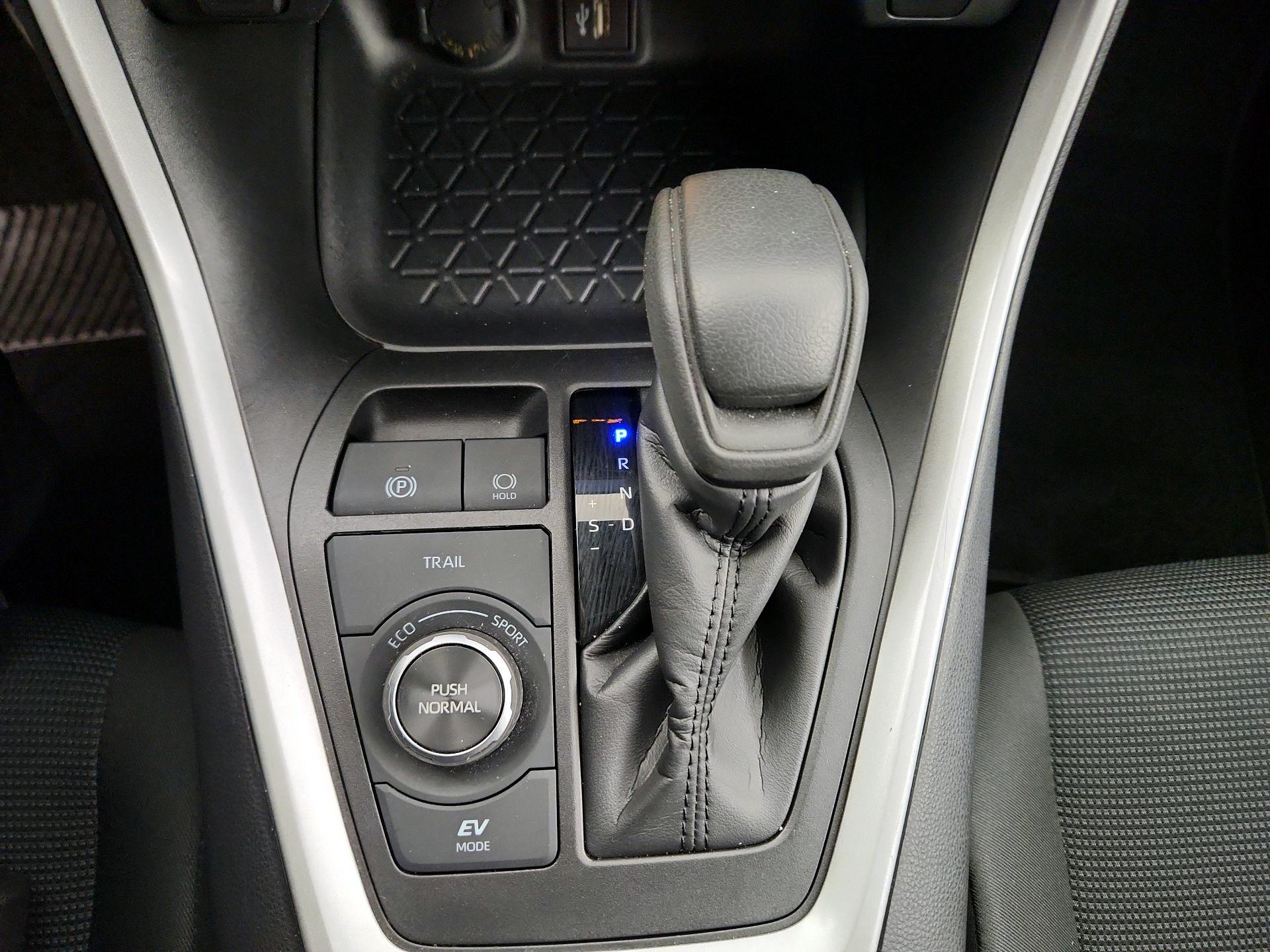 Thumbnail: 2025 Toyota RAV4 - 17