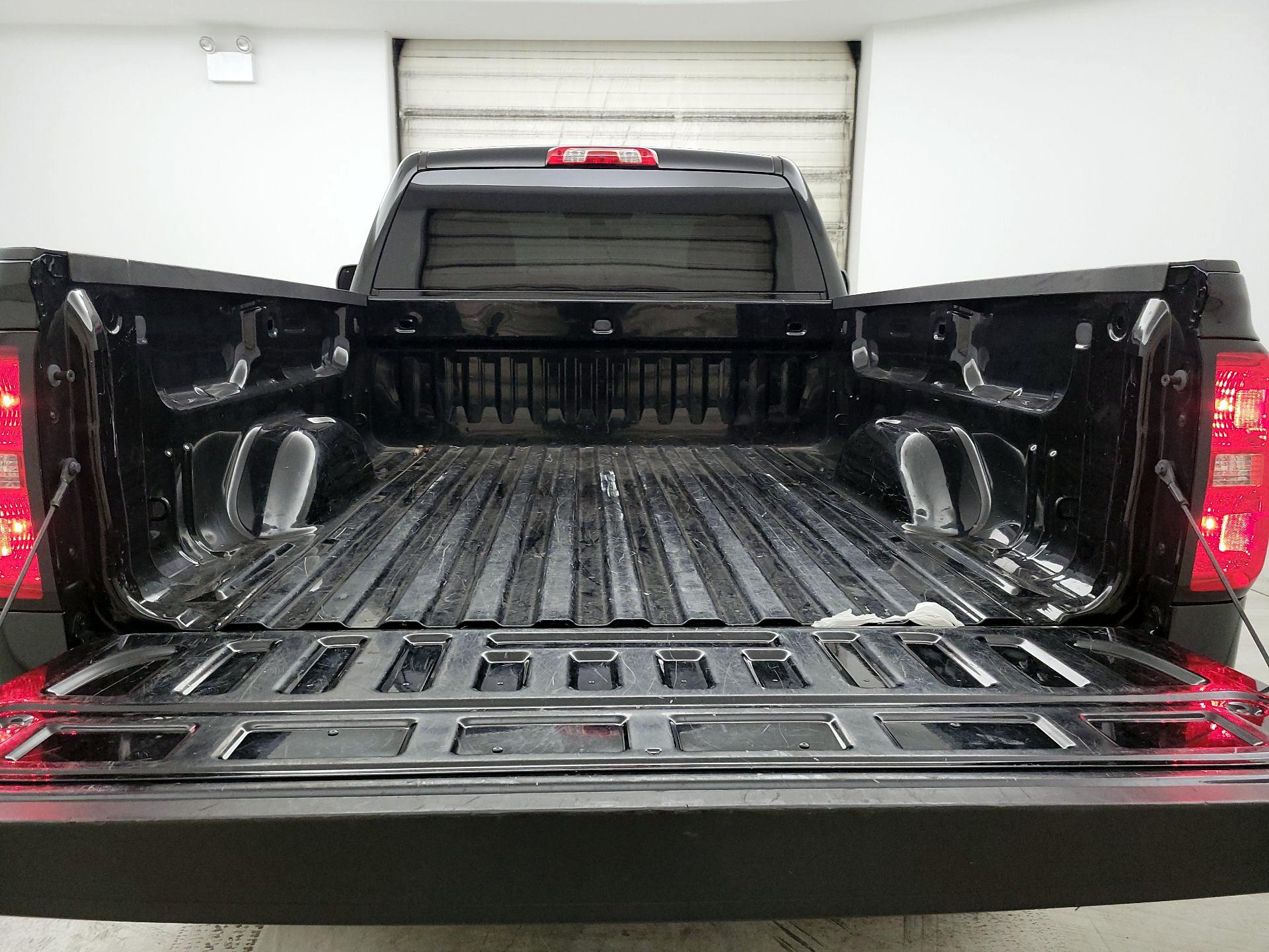 Thumbnail: 2018 Chevrolet Silverado 1500 - 17