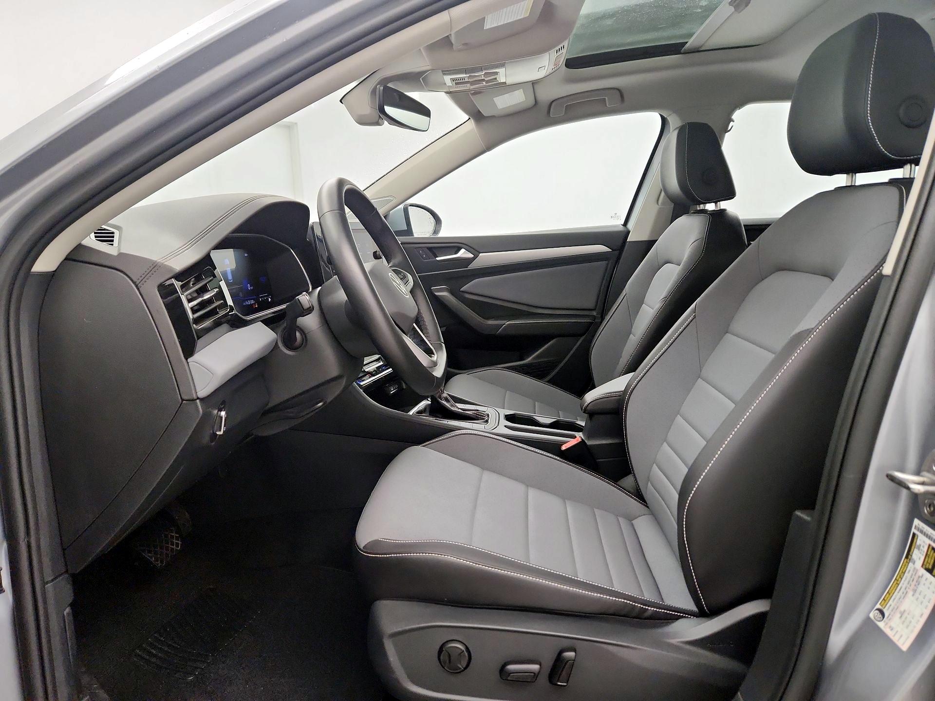 Thumbnail: 2025 Volkswagen Jetta - 11