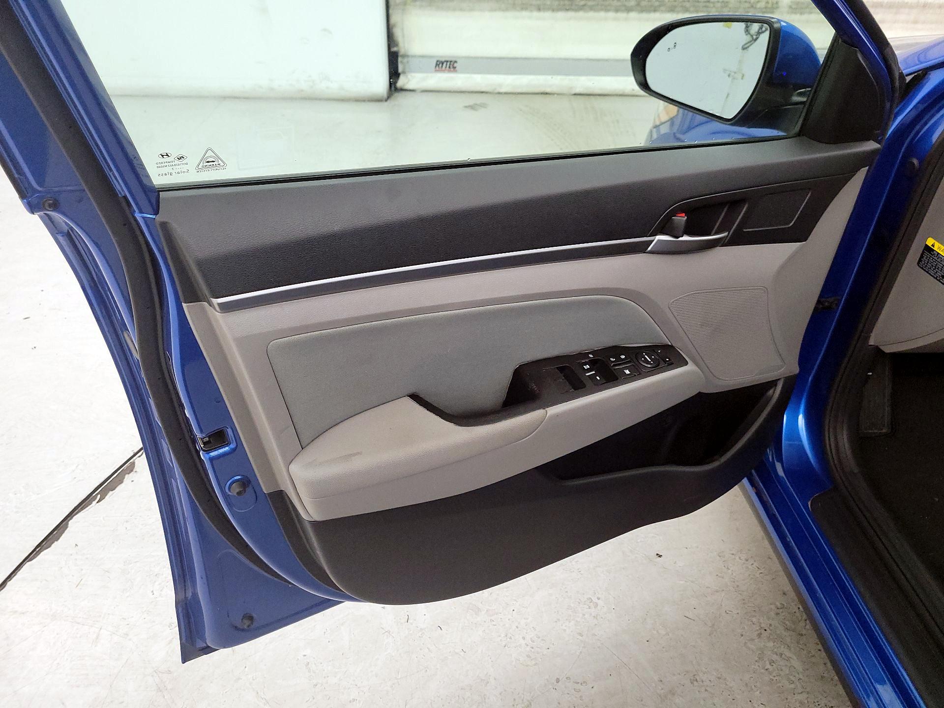 Thumbnail: 2018 Hyundai Elantra - 12