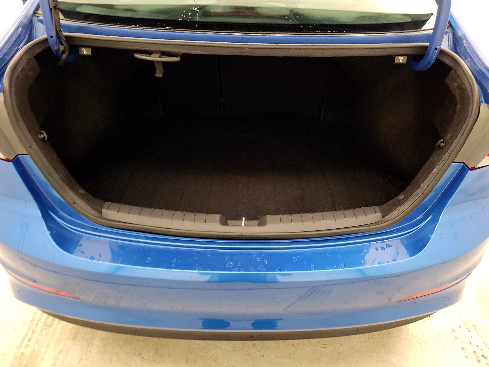 Thumbnail: 2018 Hyundai Elantra - 18