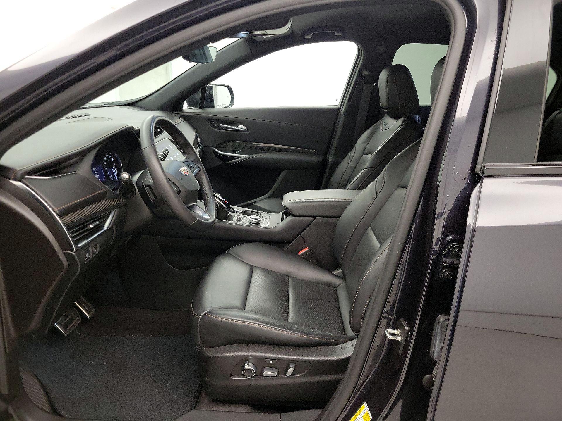 Thumbnail: 2023 Cadillac XT4 - 11