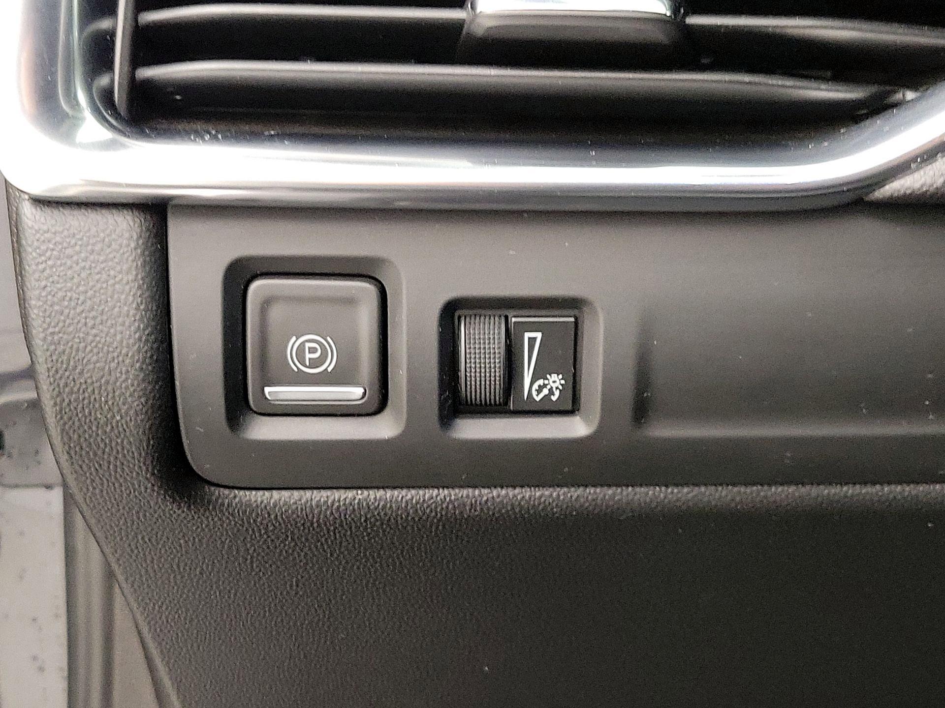 Thumbnail: 2023 Cadillac XT4 - 13