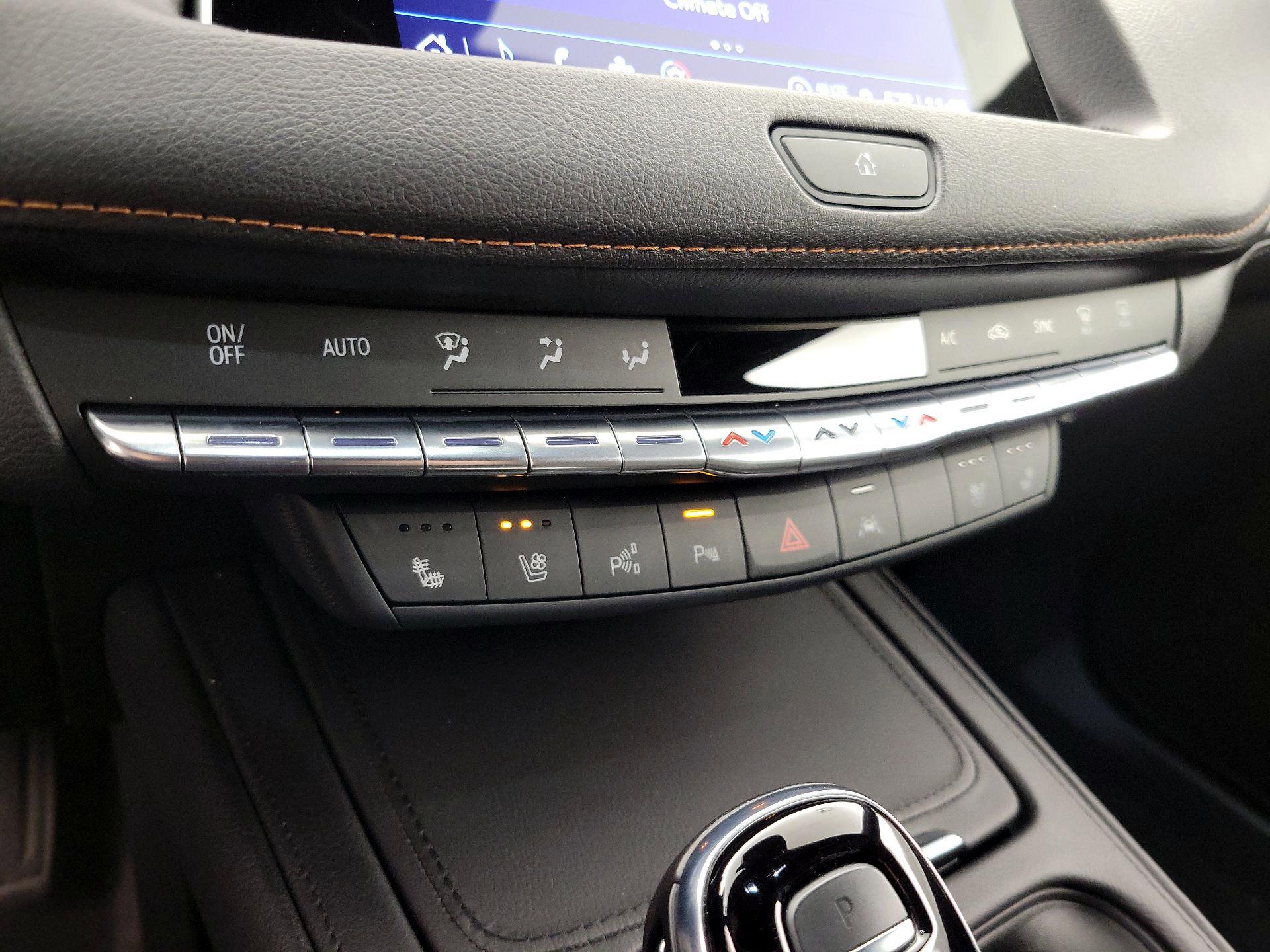 Thumbnail: 2023 Cadillac XT4 - 16