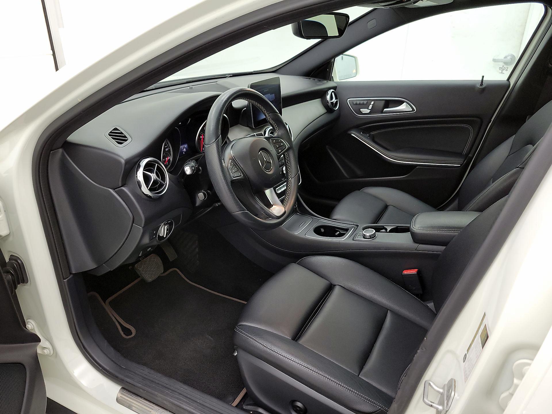 Thumbnail: 2018 Mercedes-Benz GLA - 11