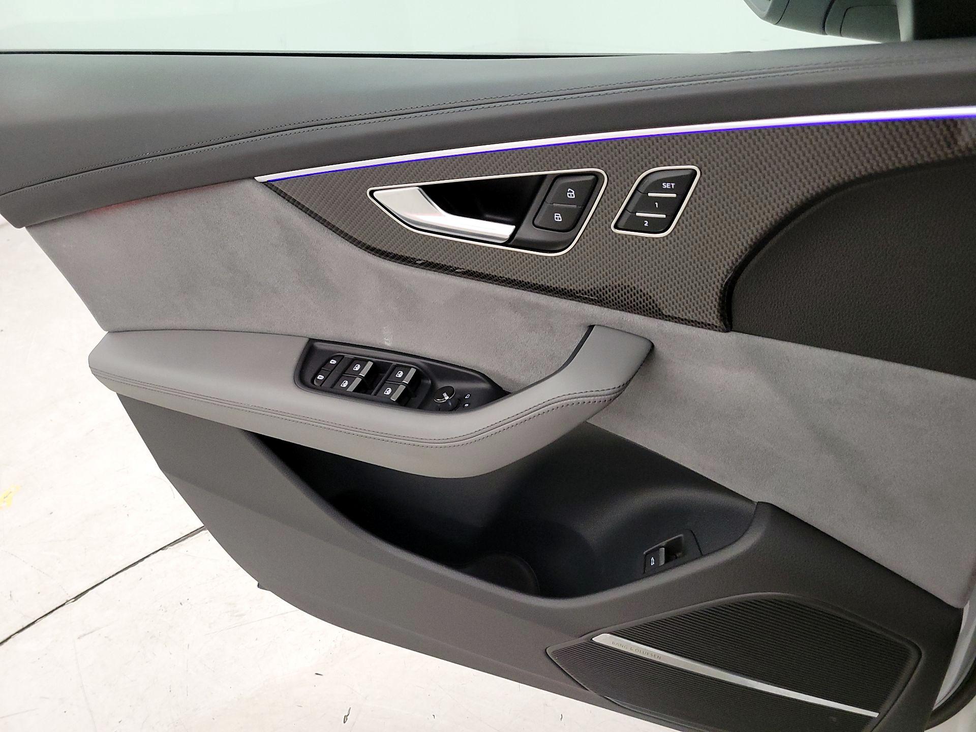 Thumbnail: 2023 Audi SQ8 - 12