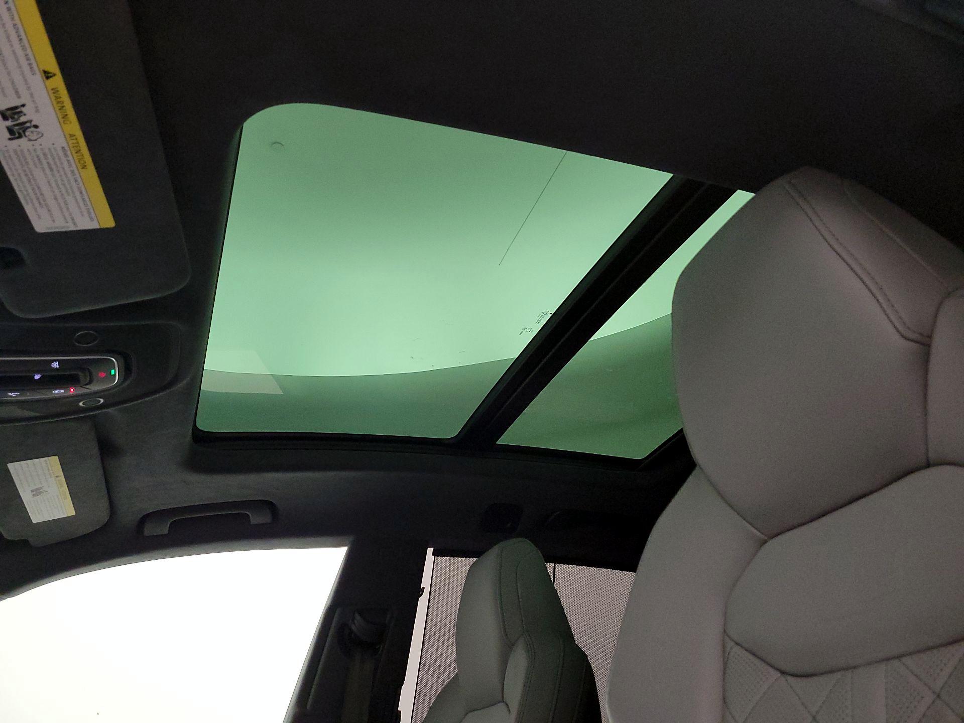 Thumbnail: 2023 Audi SQ8 - 16