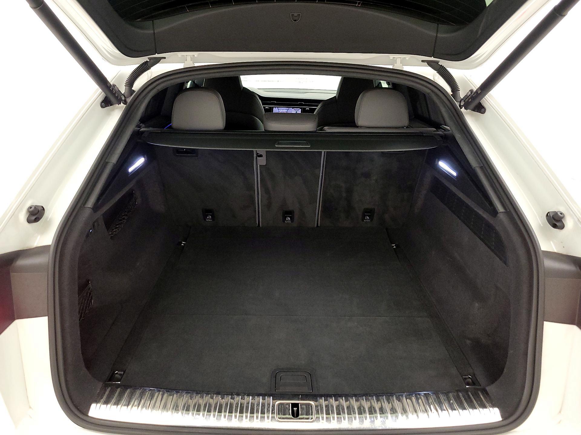 Thumbnail: 2023 Audi SQ8 - 17