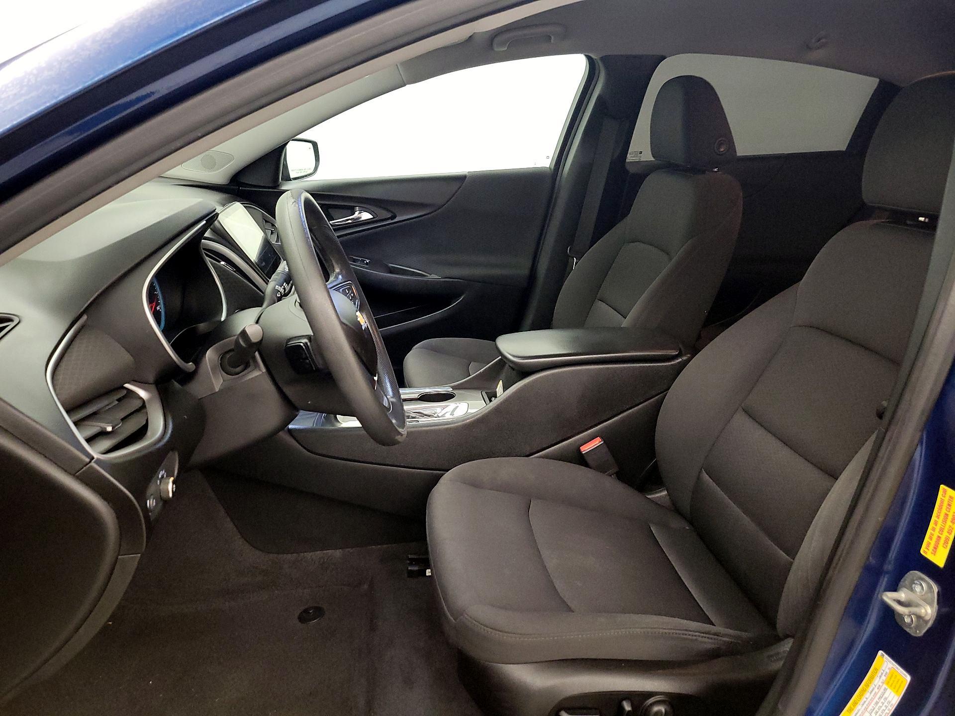 Thumbnail: 2019 Chevrolet Malibu - 11