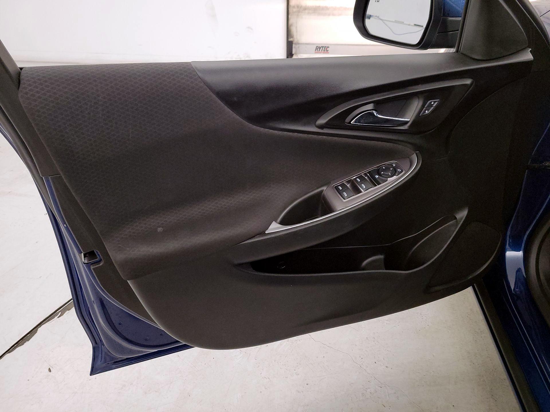 Thumbnail: 2019 Chevrolet Malibu - 12