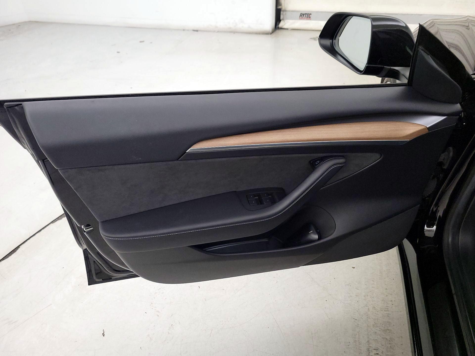 Thumbnail: 2021 Tesla Model 3 - 12