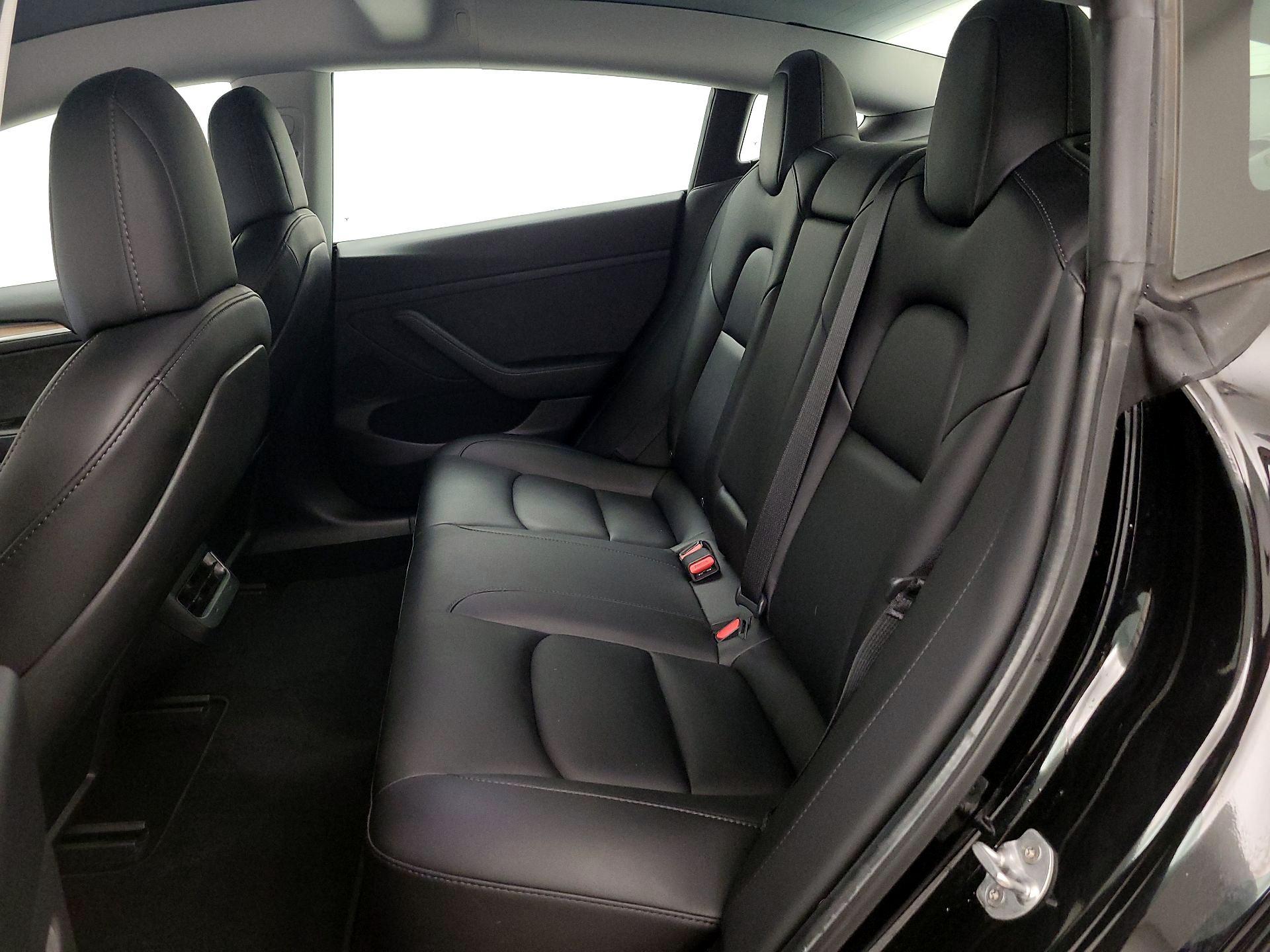 Thumbnail: 2021 Tesla Model 3 - 17