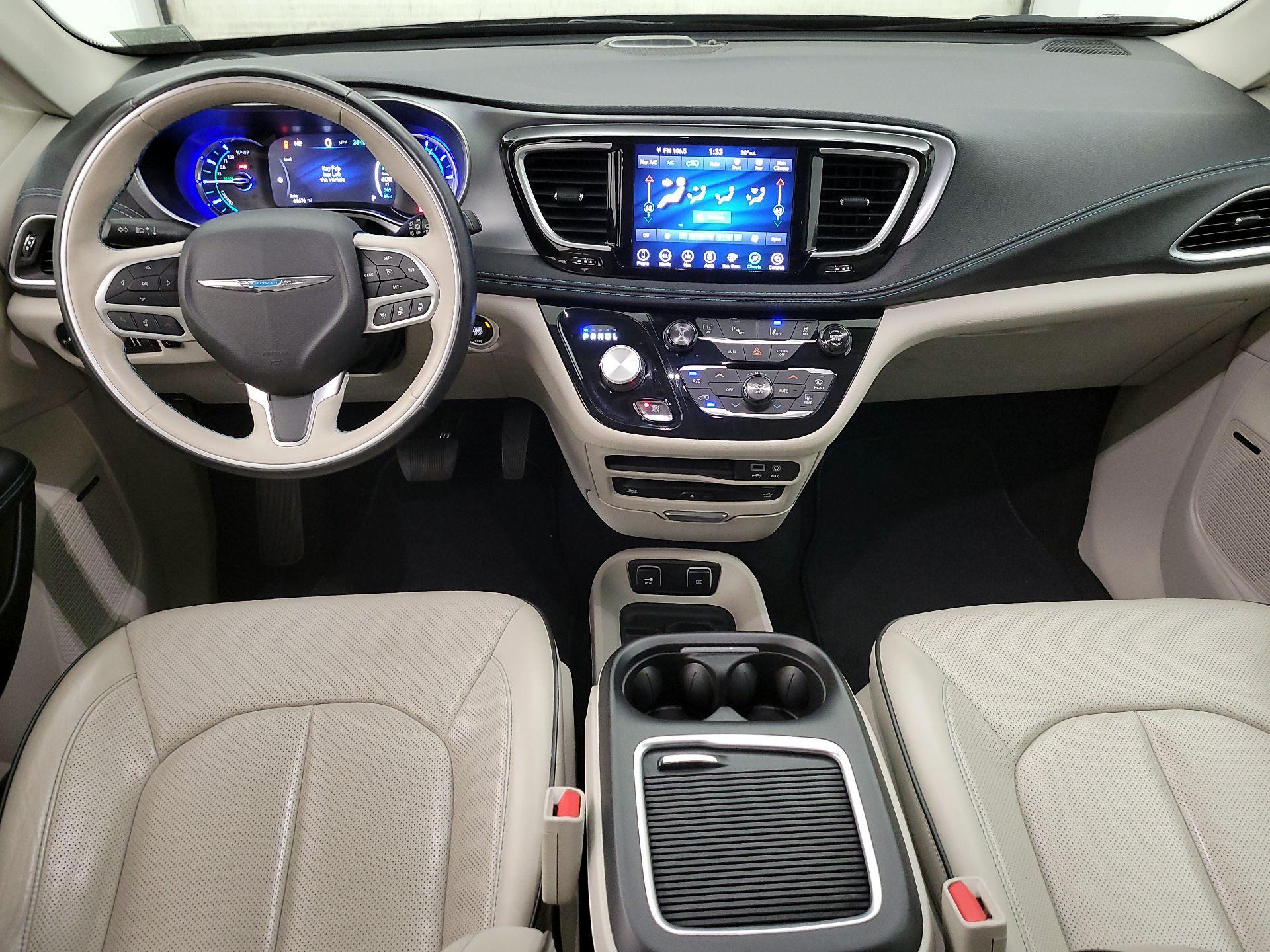 Thumbnail: 2018 Chrysler Pacifica - 9