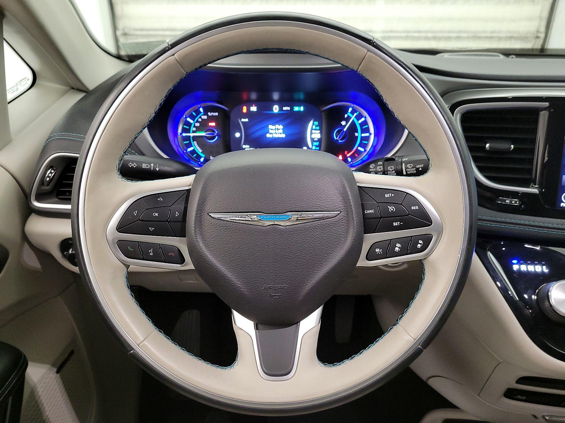 Thumbnail: 2018 Chrysler Pacifica - 10