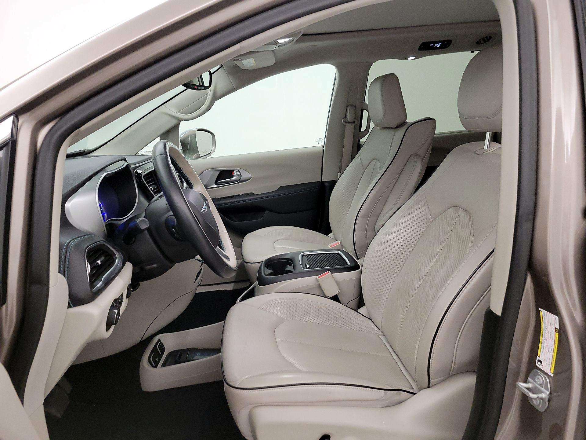 Thumbnail: 2018 Chrysler Pacifica - 11