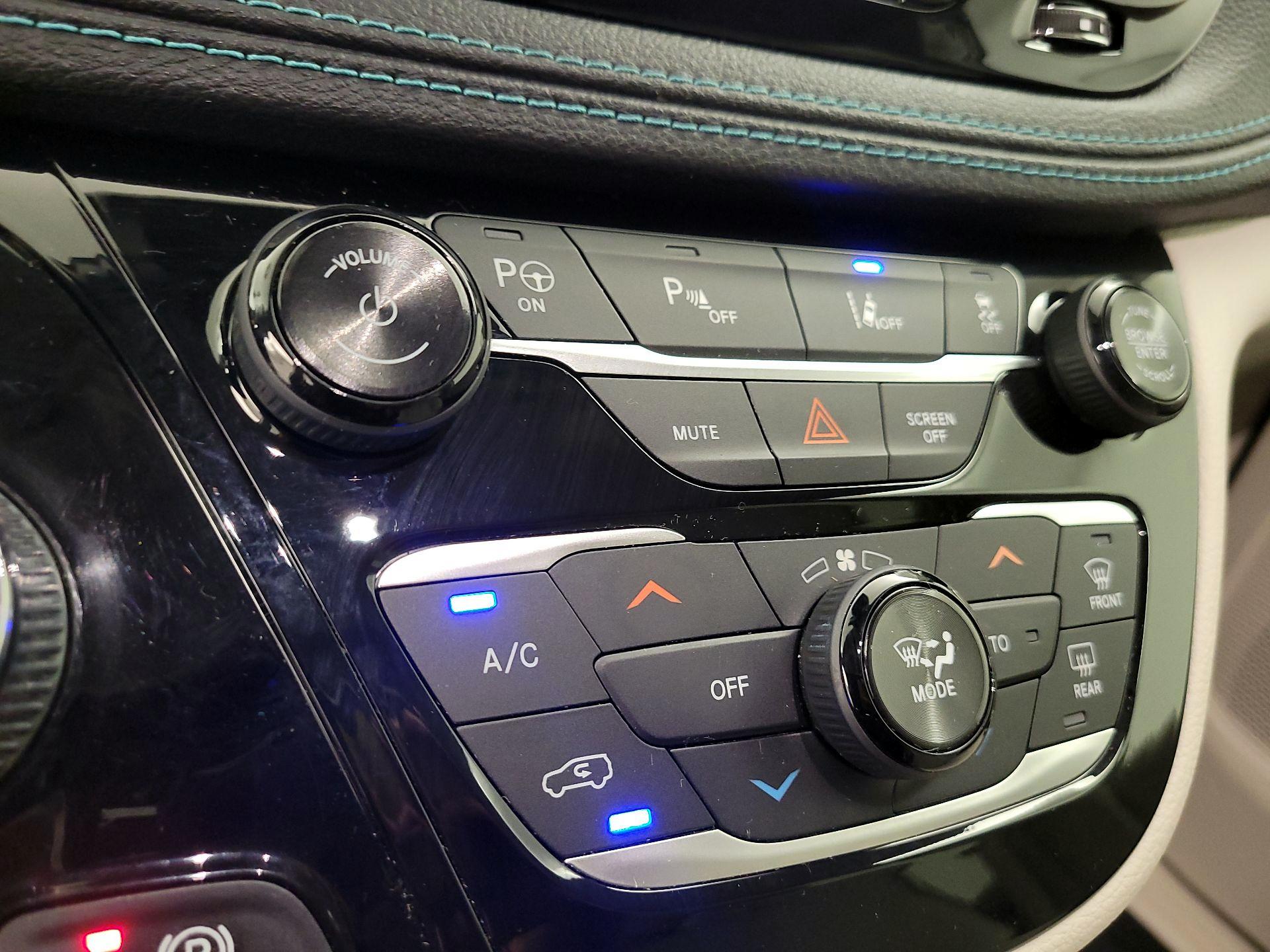 Thumbnail: 2018 Chrysler Pacifica - 15