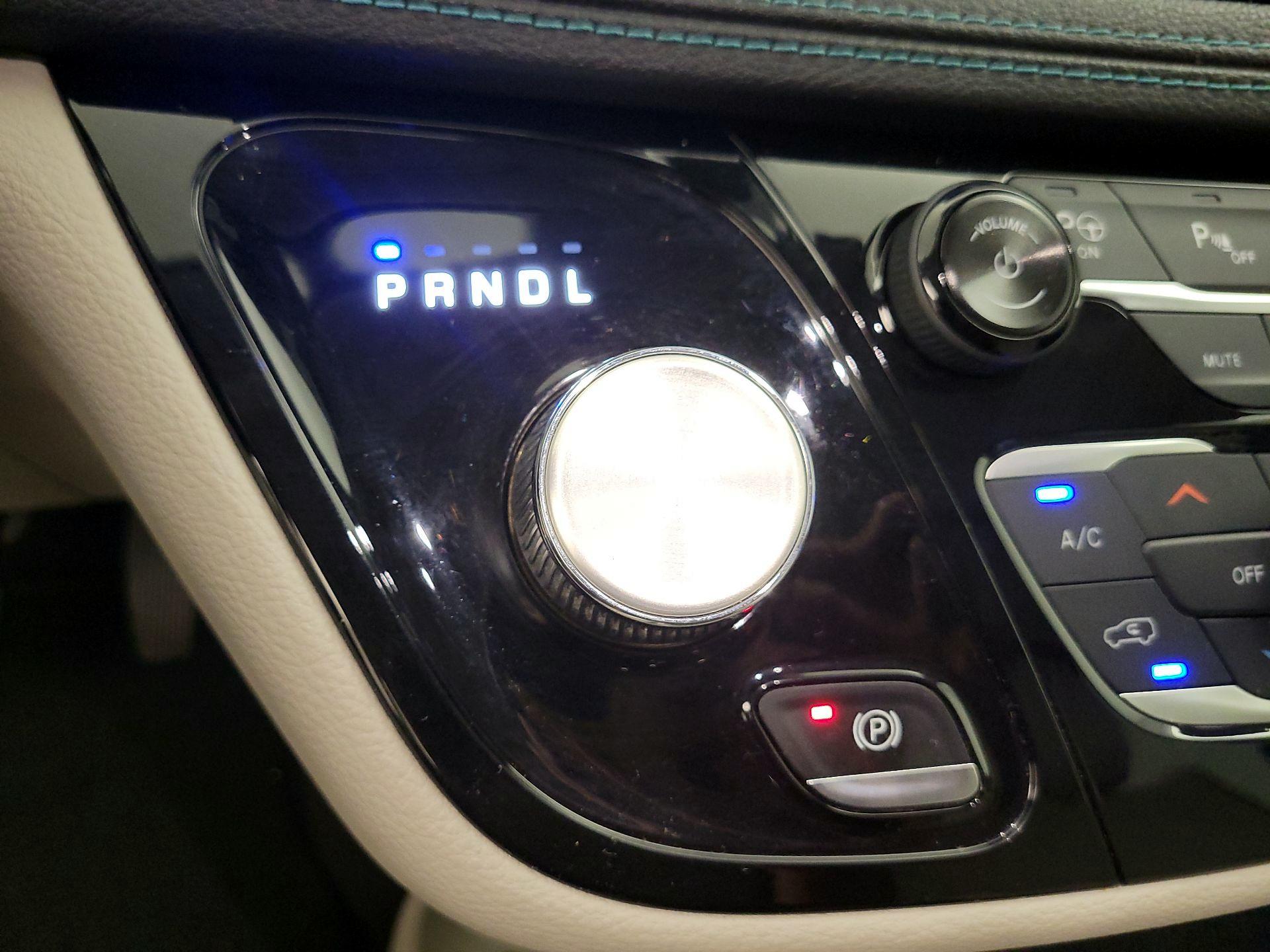 Thumbnail: 2018 Chrysler Pacifica - 16