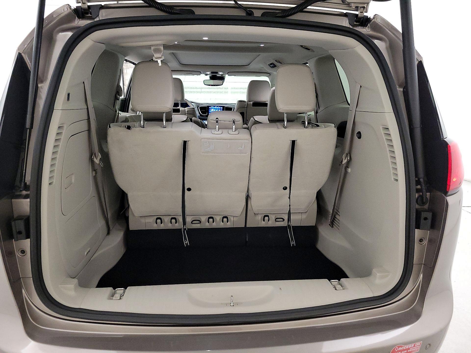 Thumbnail: 2018 Chrysler Pacifica - 19