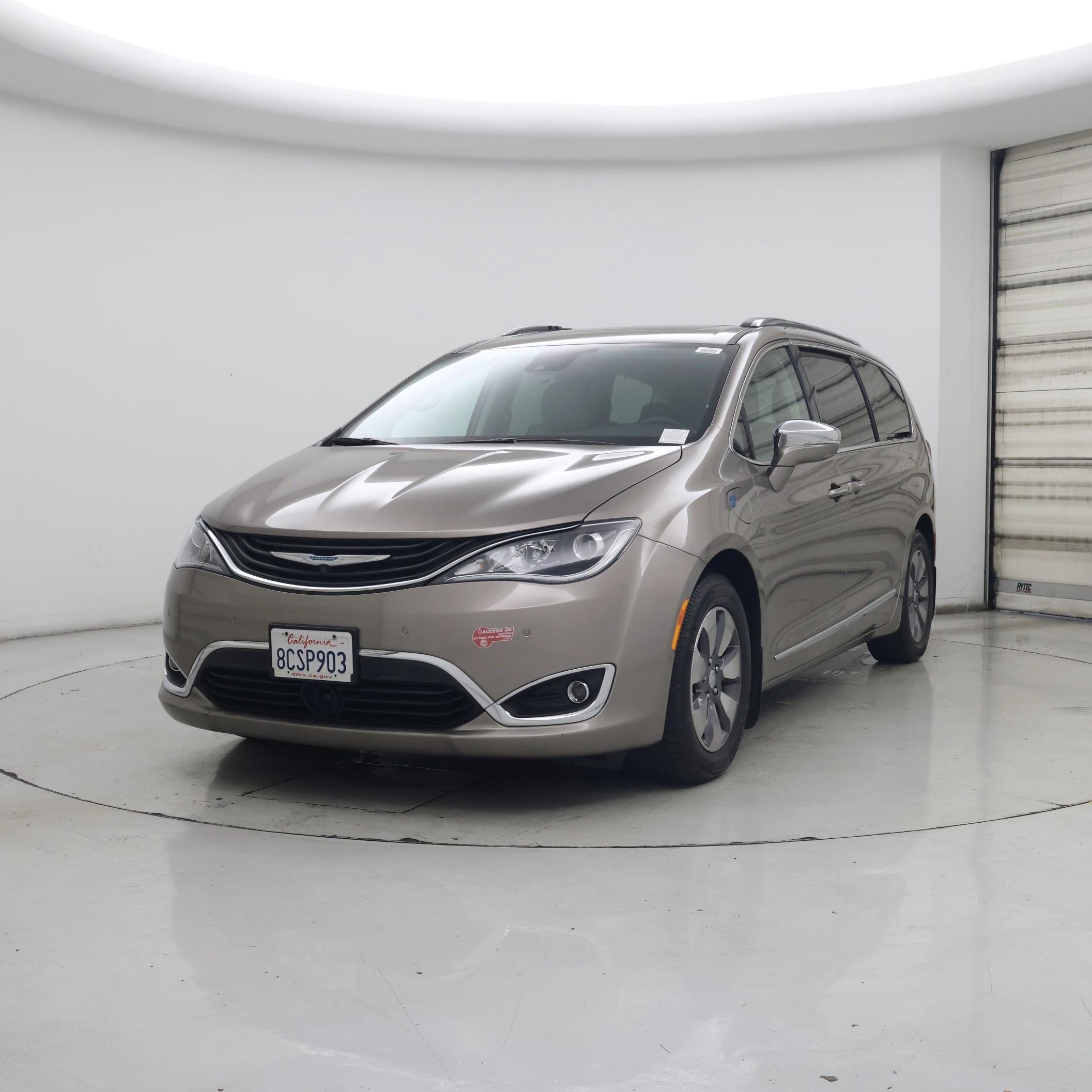 Thumbnail: 2018 Chrysler Pacifica - 4