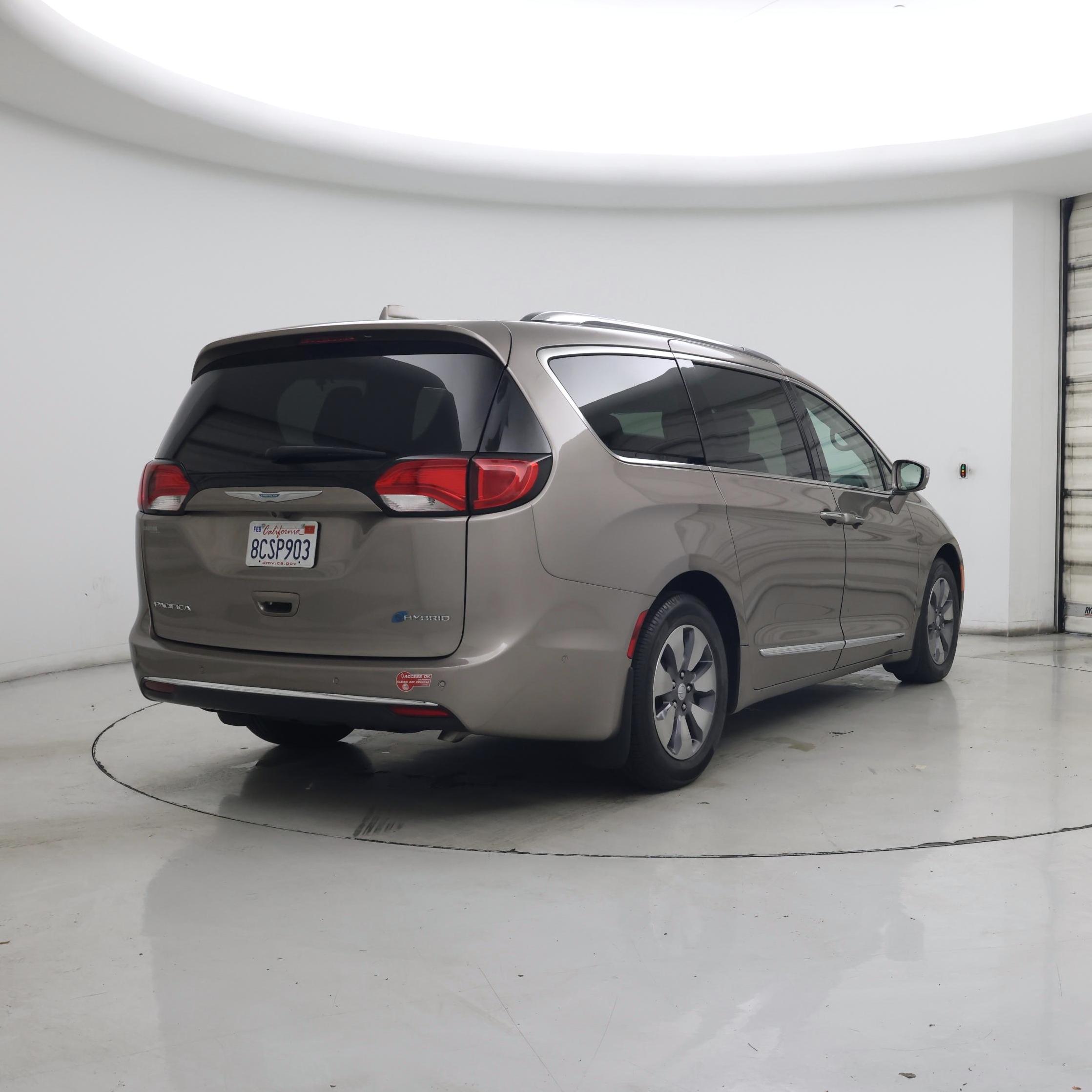 Thumbnail: 2018 Chrysler Pacifica - 8