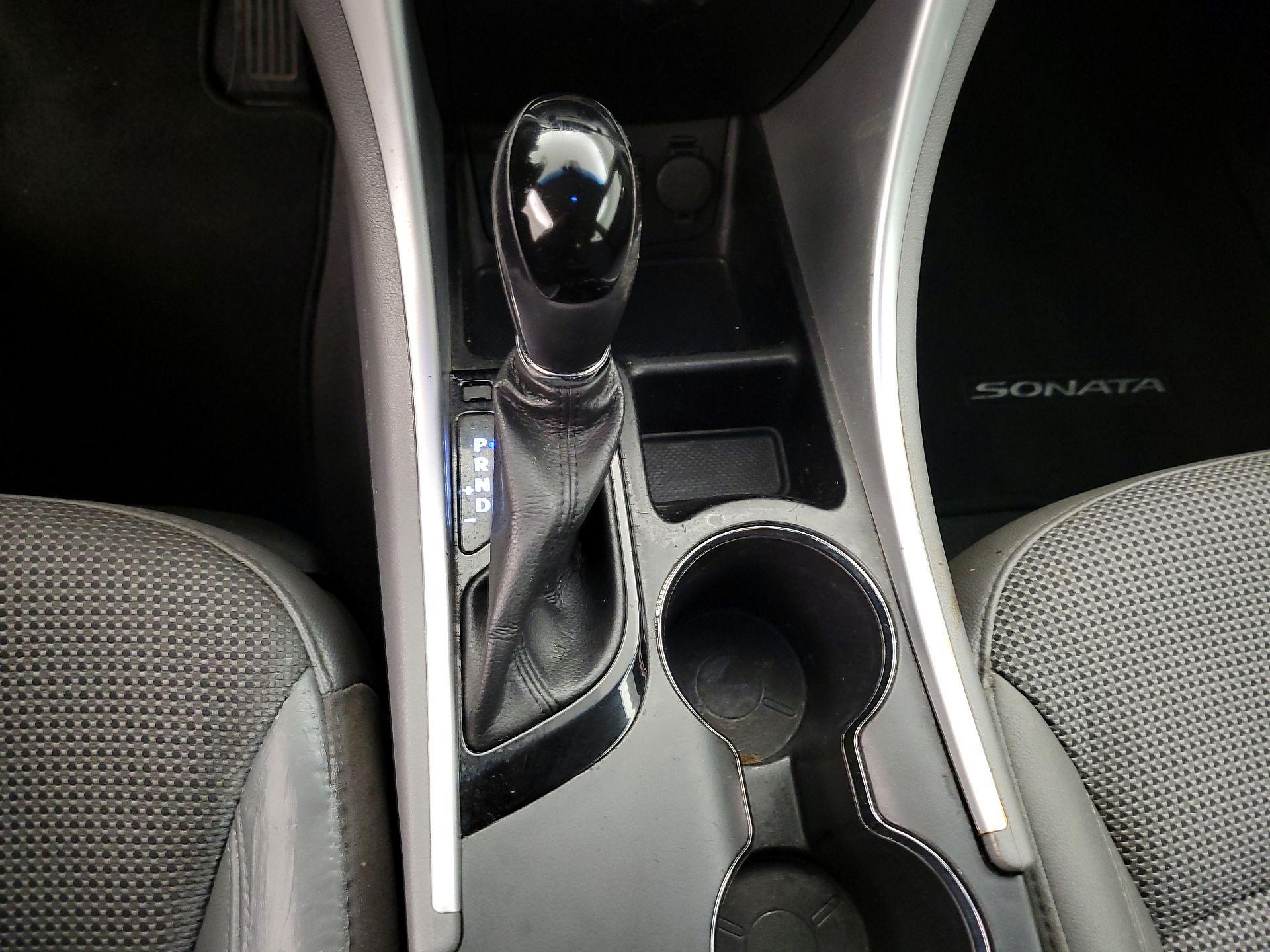 Thumbnail: 2014 Hyundai Sonata - 18