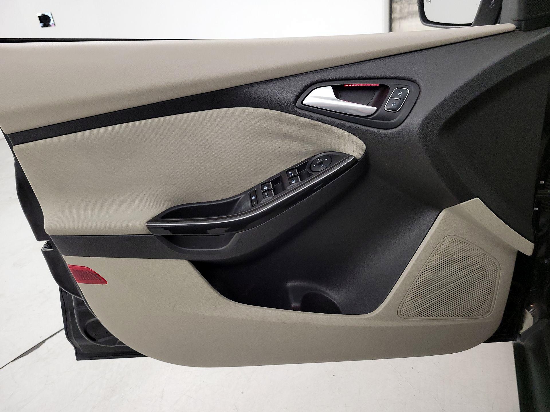 Thumbnail: 2016 Ford Focus - 12