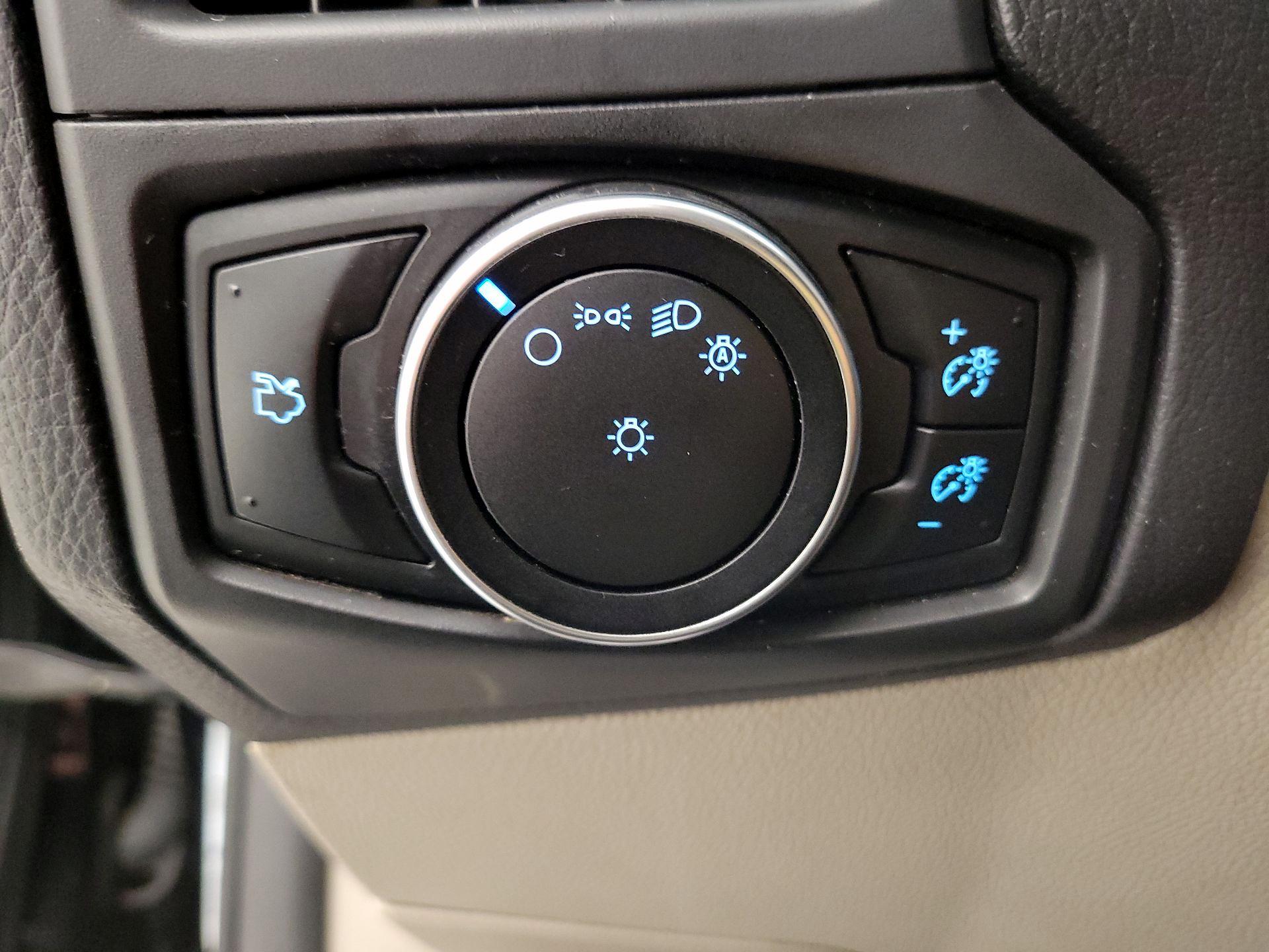 Thumbnail: 2016 Ford Focus - 13