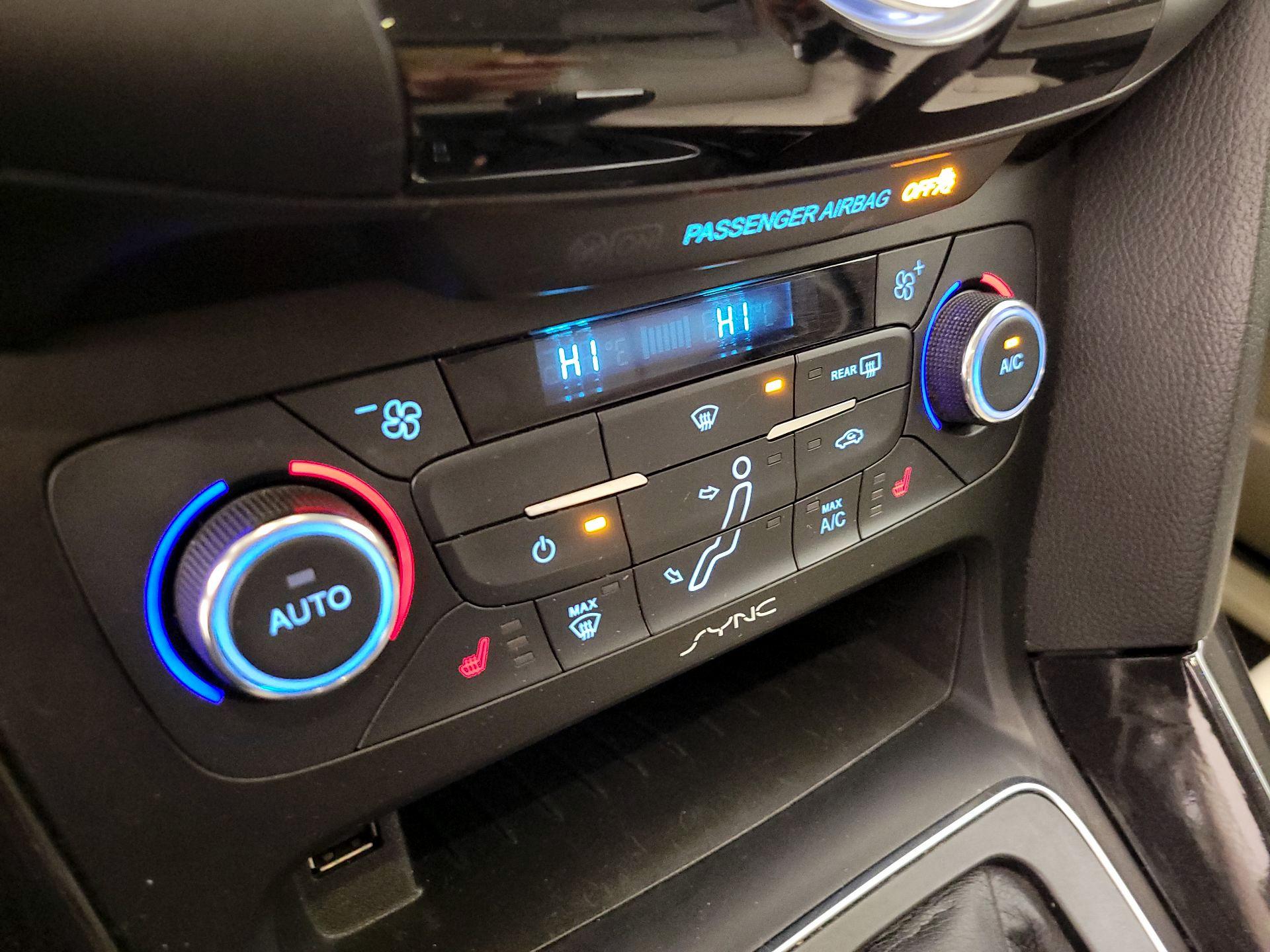 Thumbnail: 2016 Ford Focus - 16