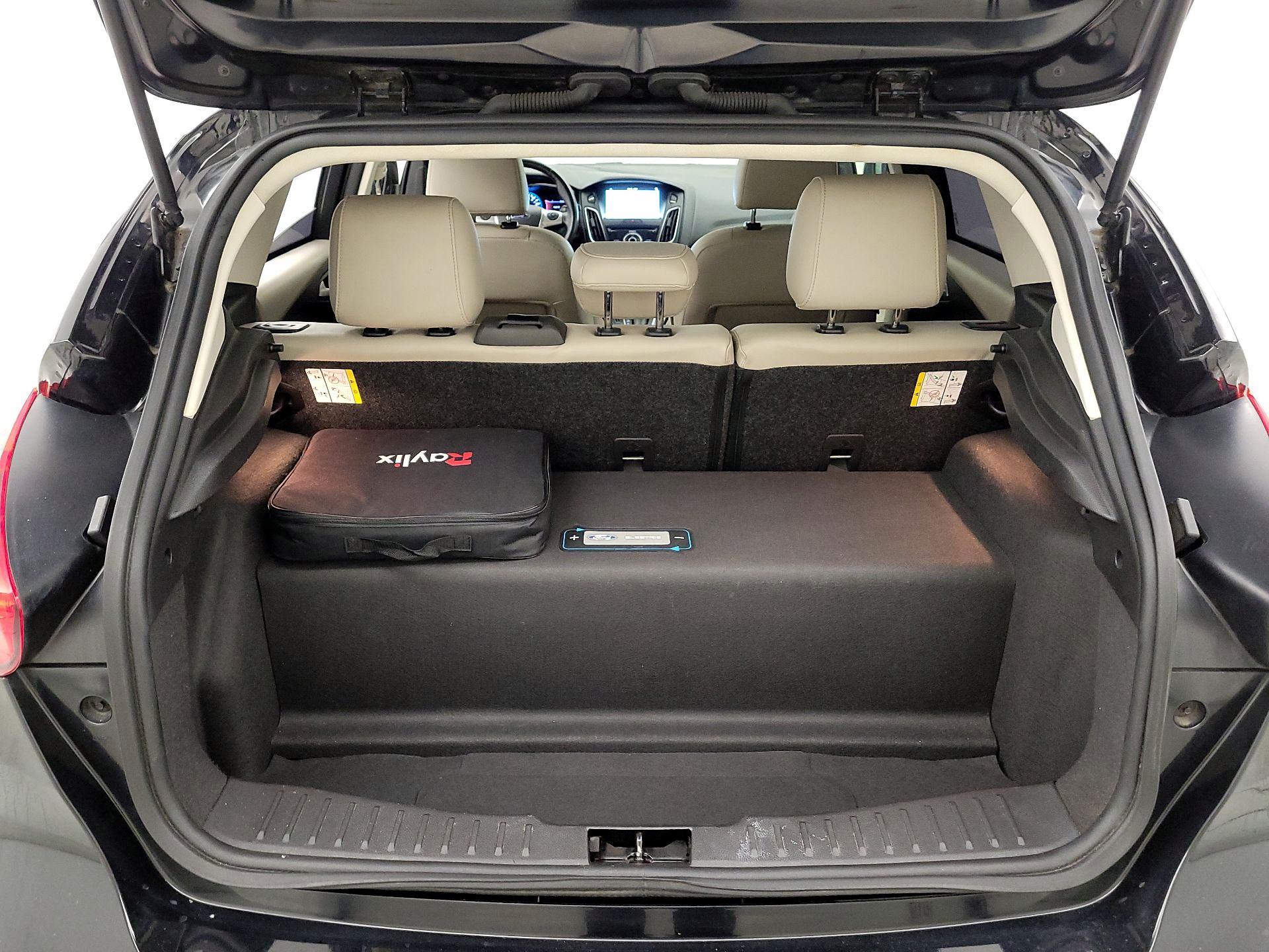 Thumbnail: 2016 Ford Focus - 19