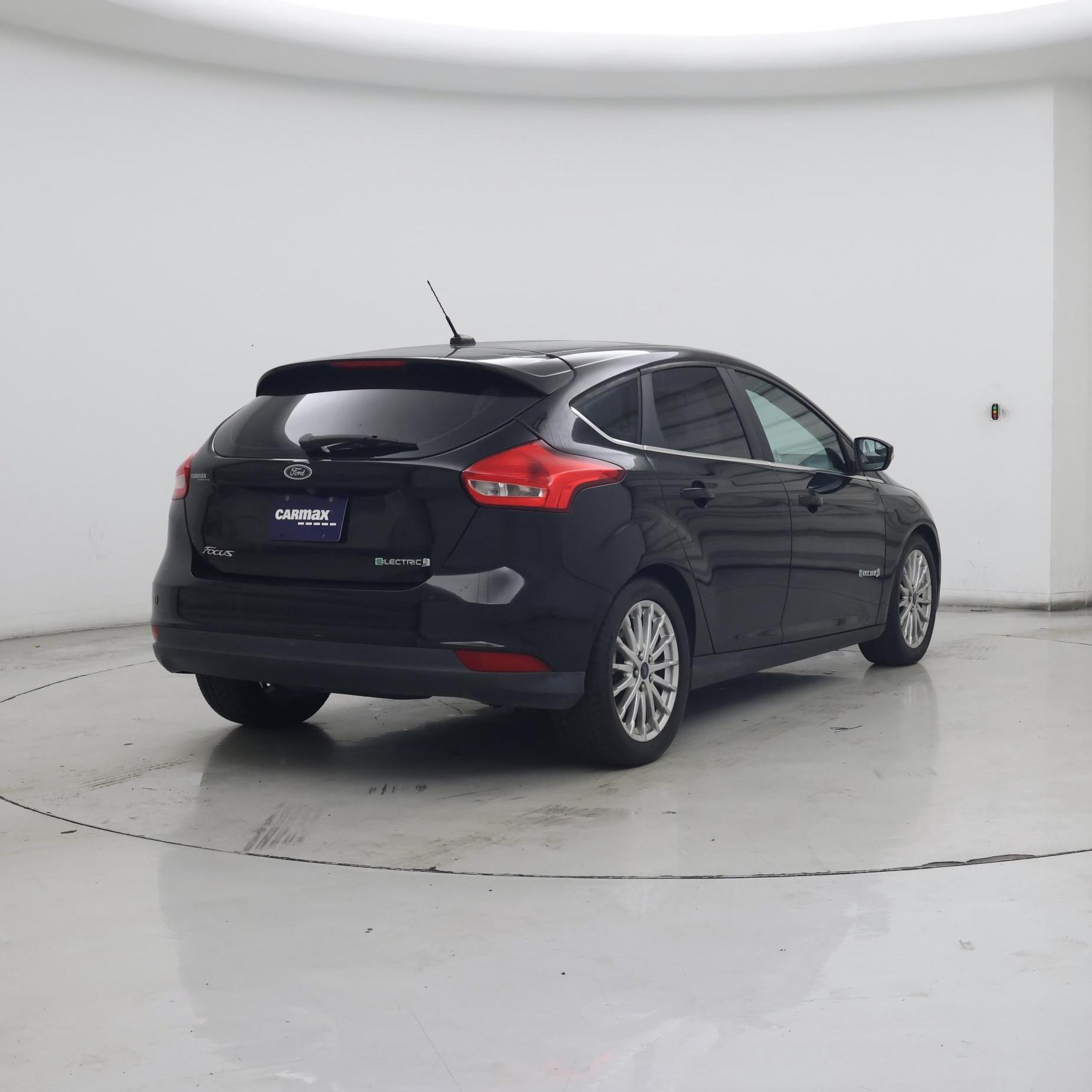 Thumbnail: 2016 Ford Focus - 8