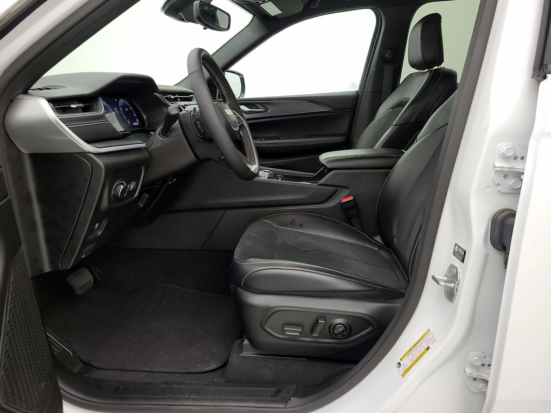 Thumbnail: 2024 Jeep Grand Cherokee - 11